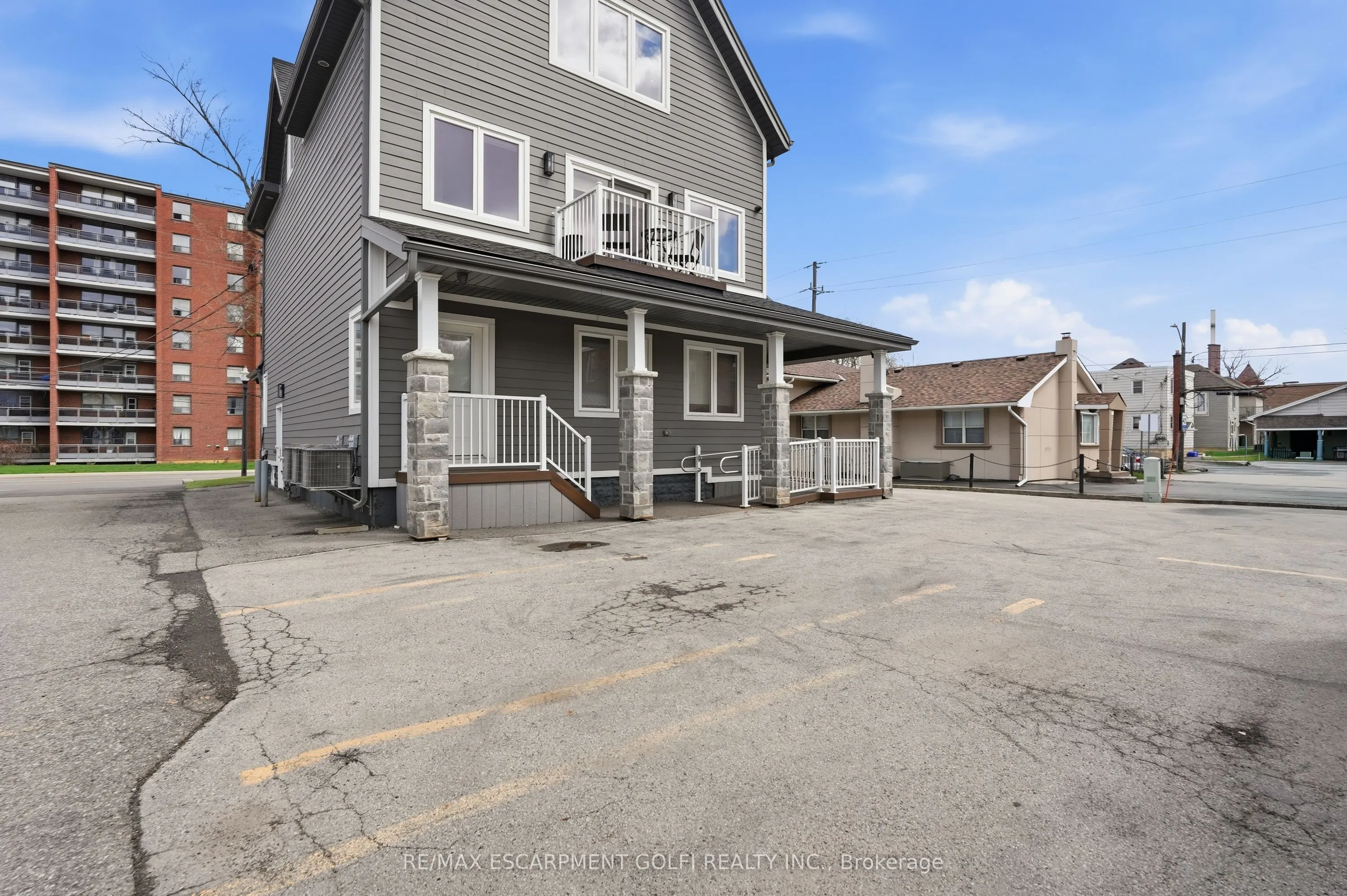 19 KING Street W