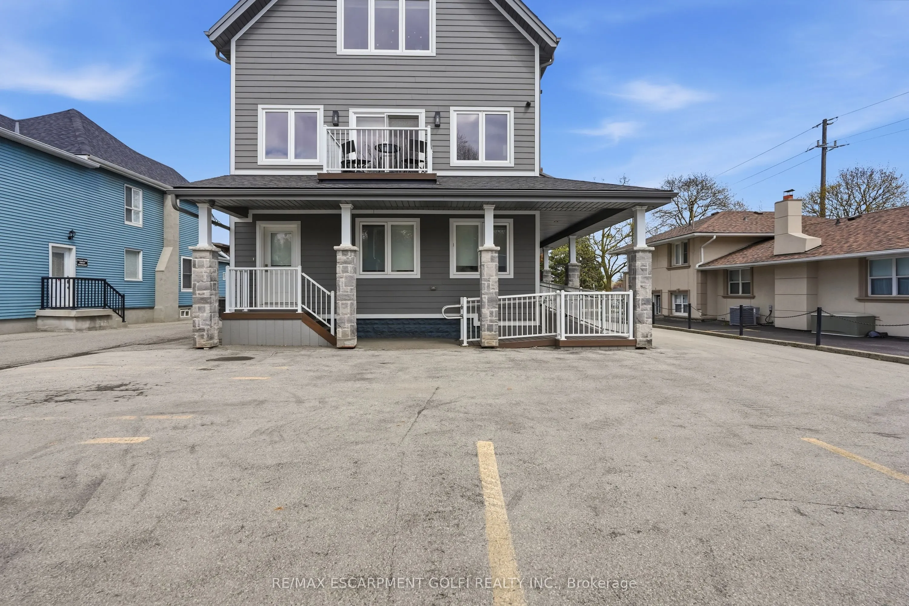 19 KING Street W