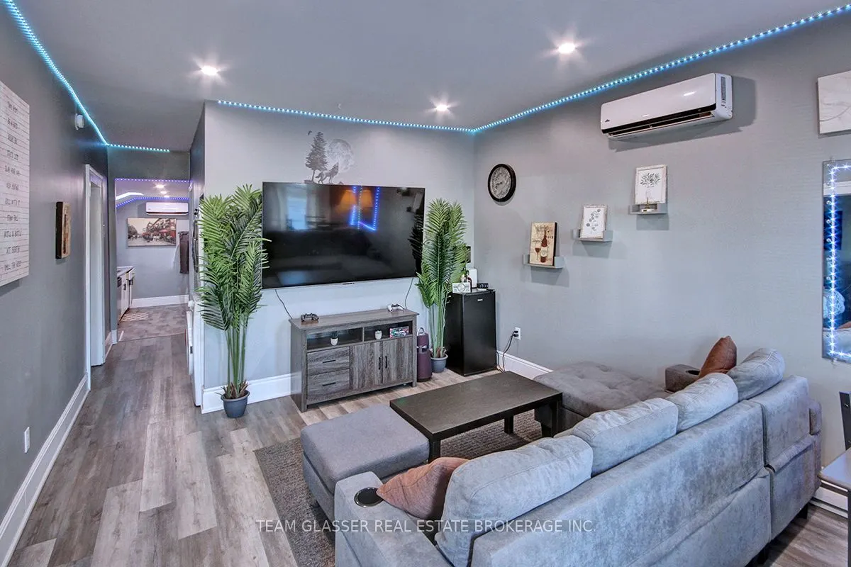 225 Simcoe Street