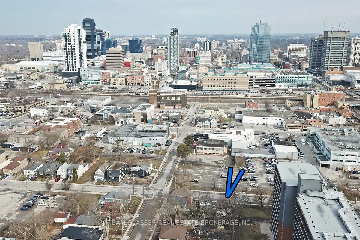225 Simcoe Street