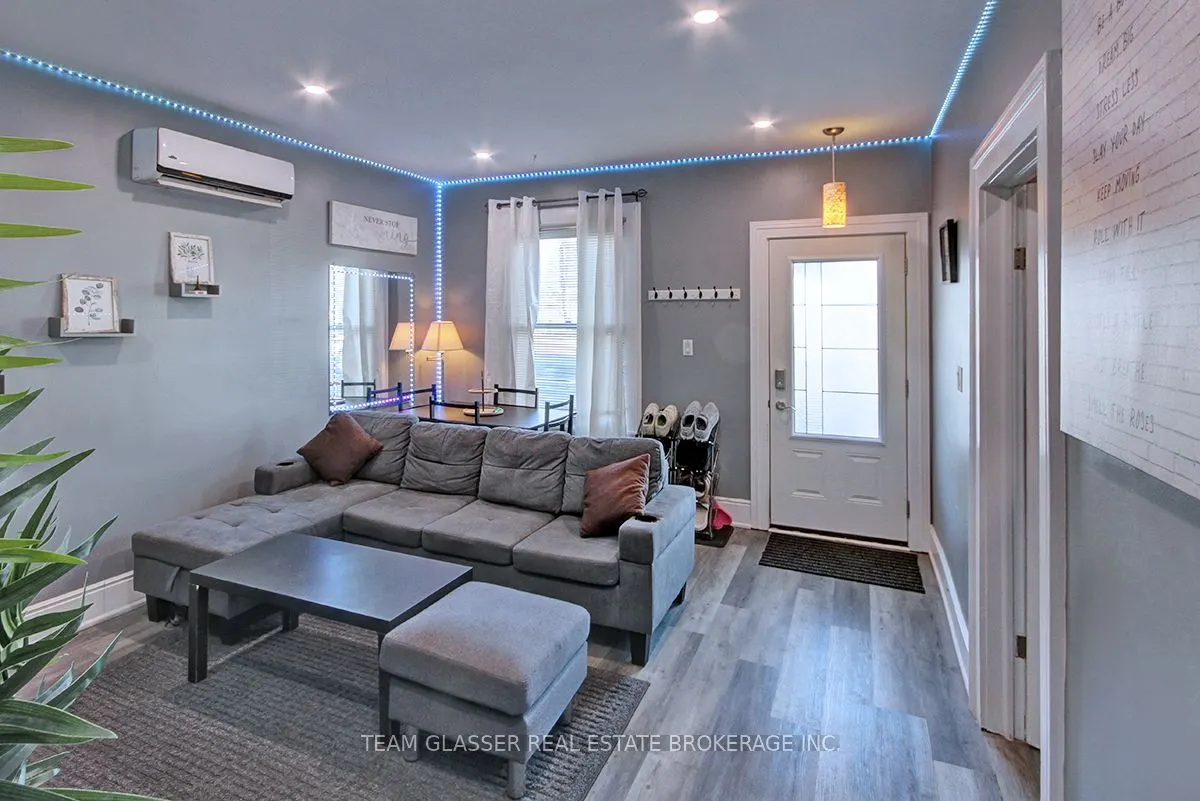 225 Simcoe Street