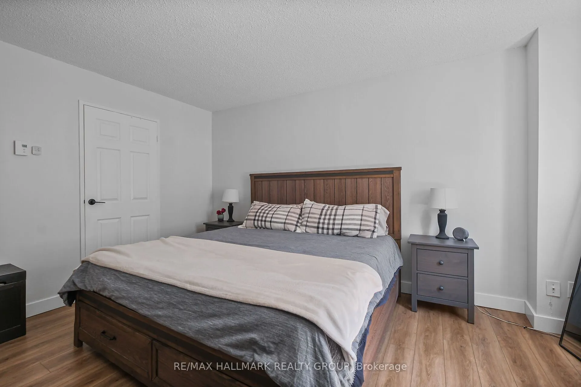 199 Kent Street #604