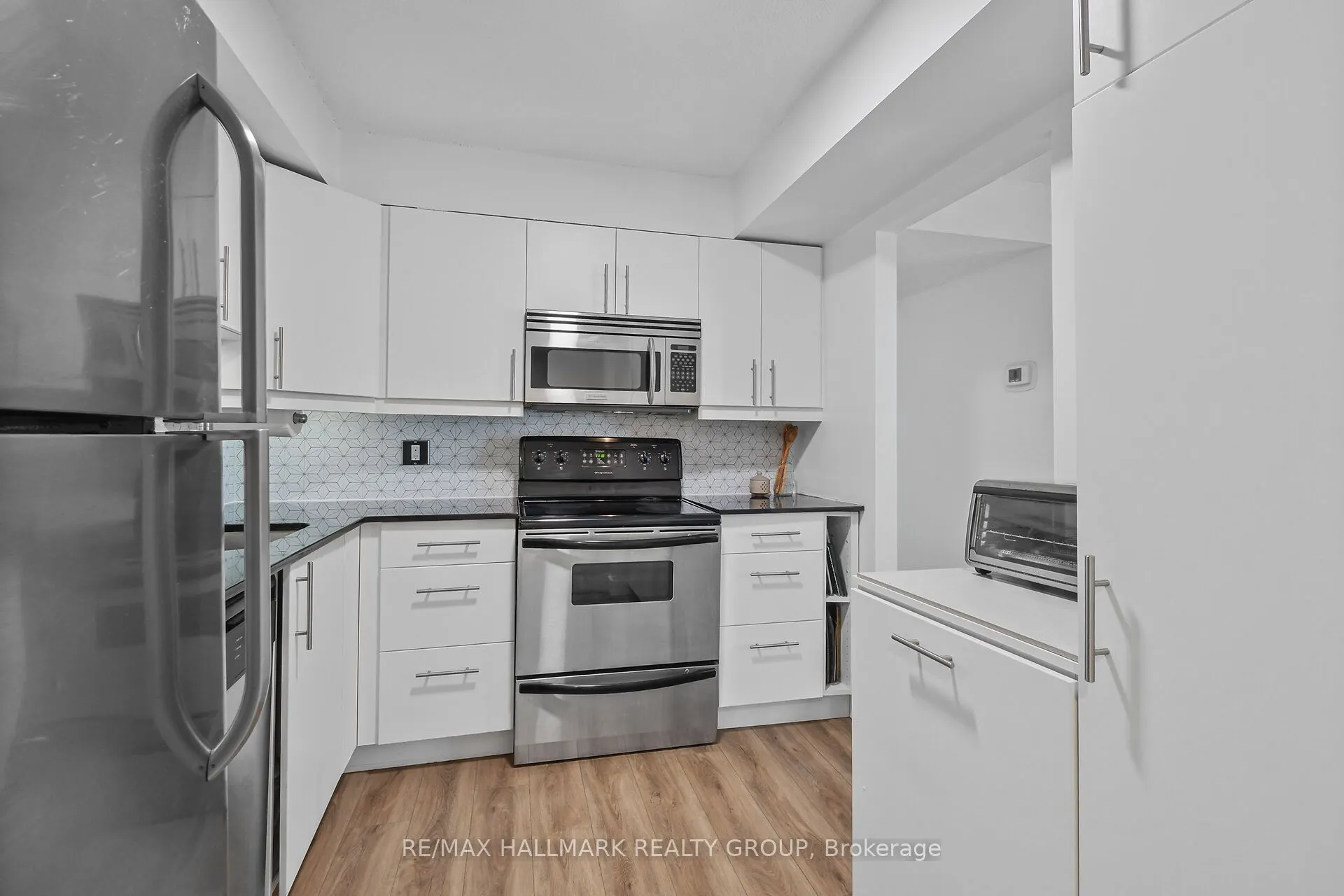 199 Kent Street #604