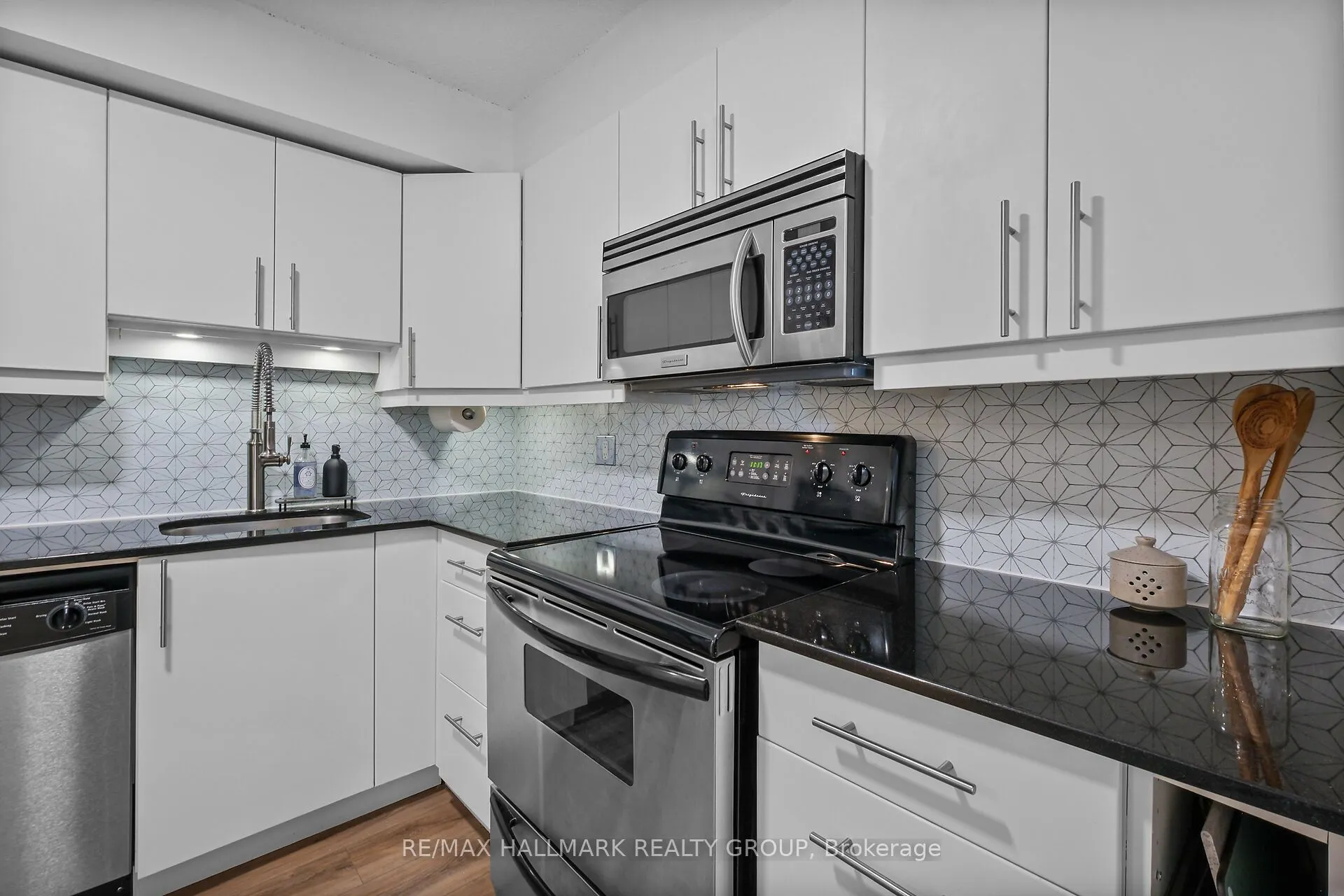 199 Kent Street #604