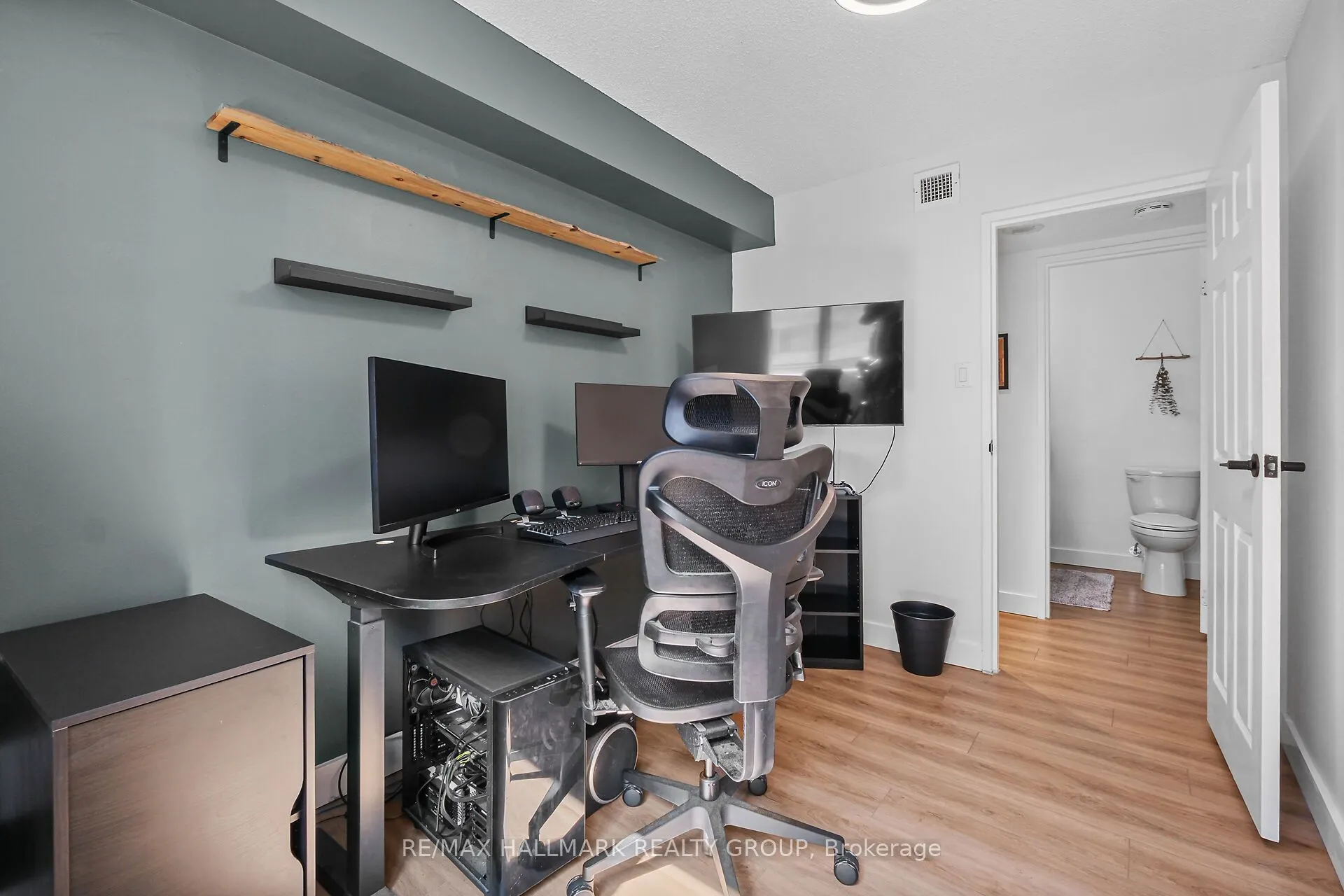 199 Kent Street #604