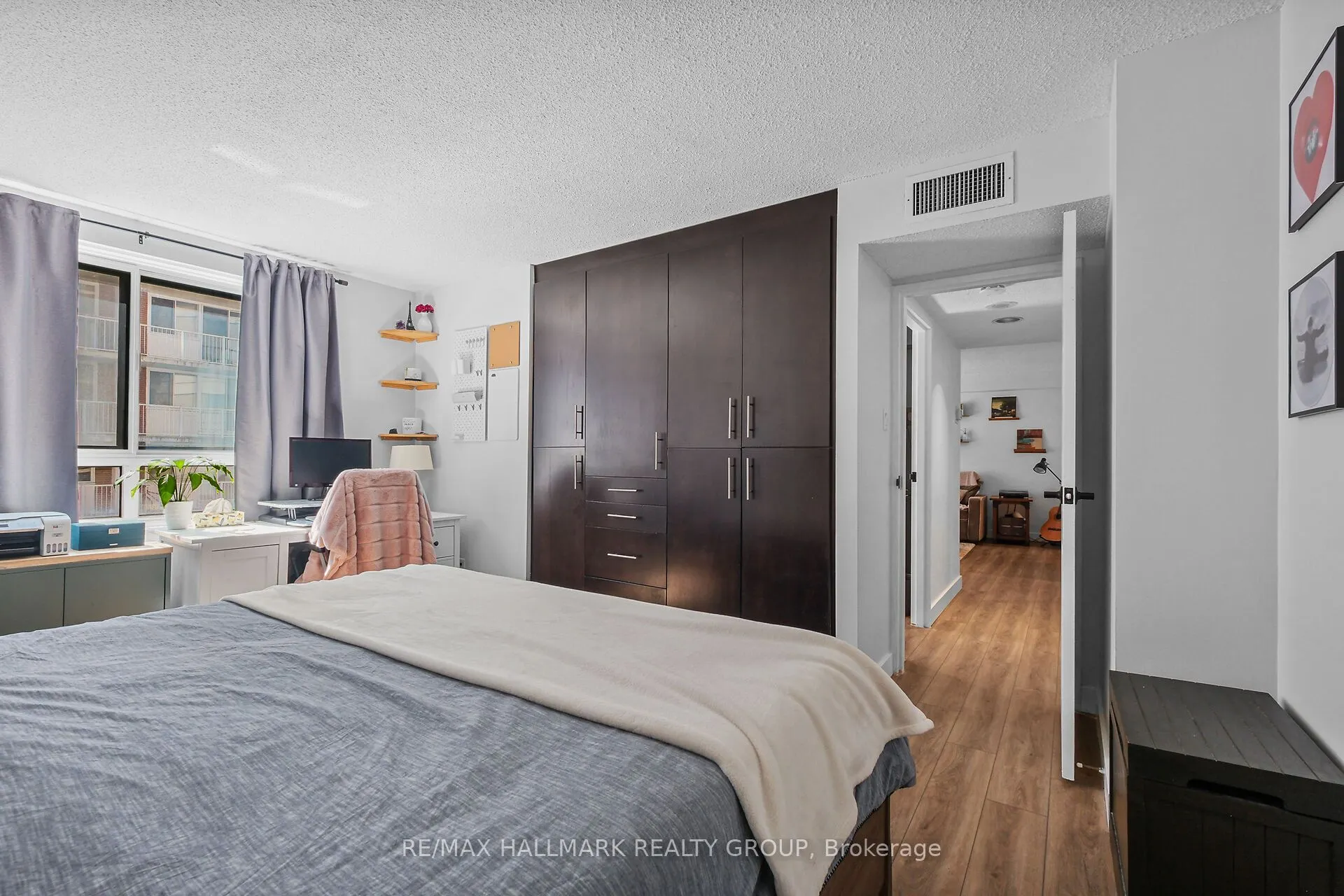 199 Kent Street #604