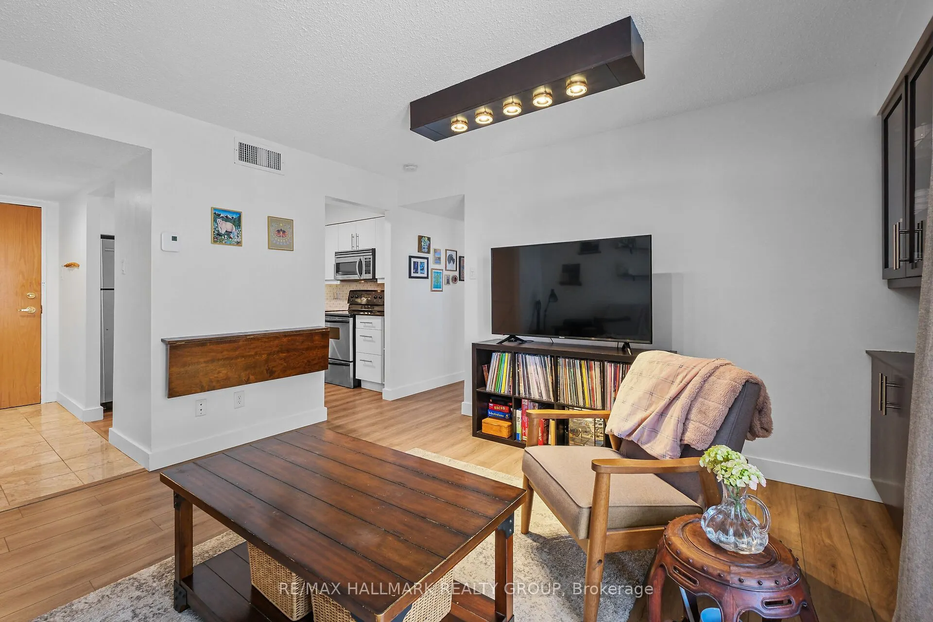199 Kent Street #604