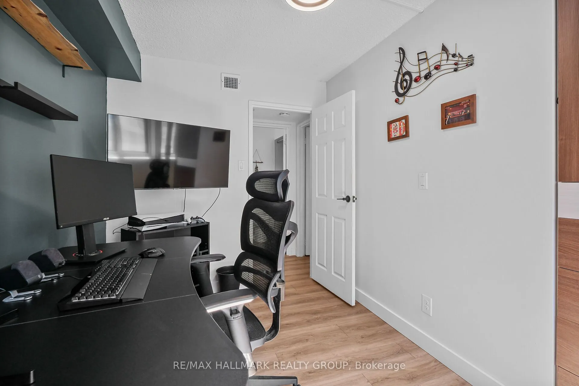 199 Kent Street #604