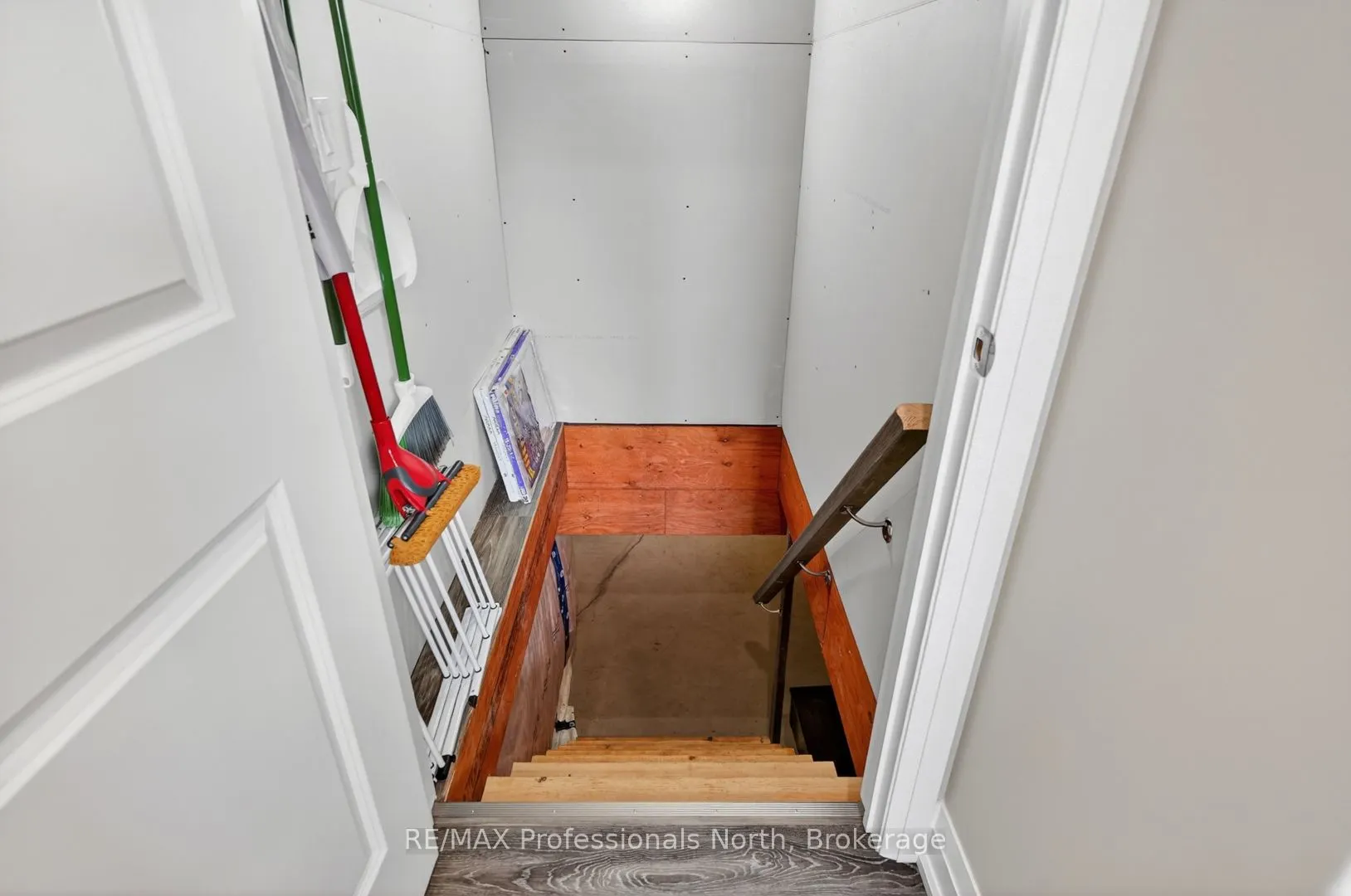 8 Bancroft Ridge Drive