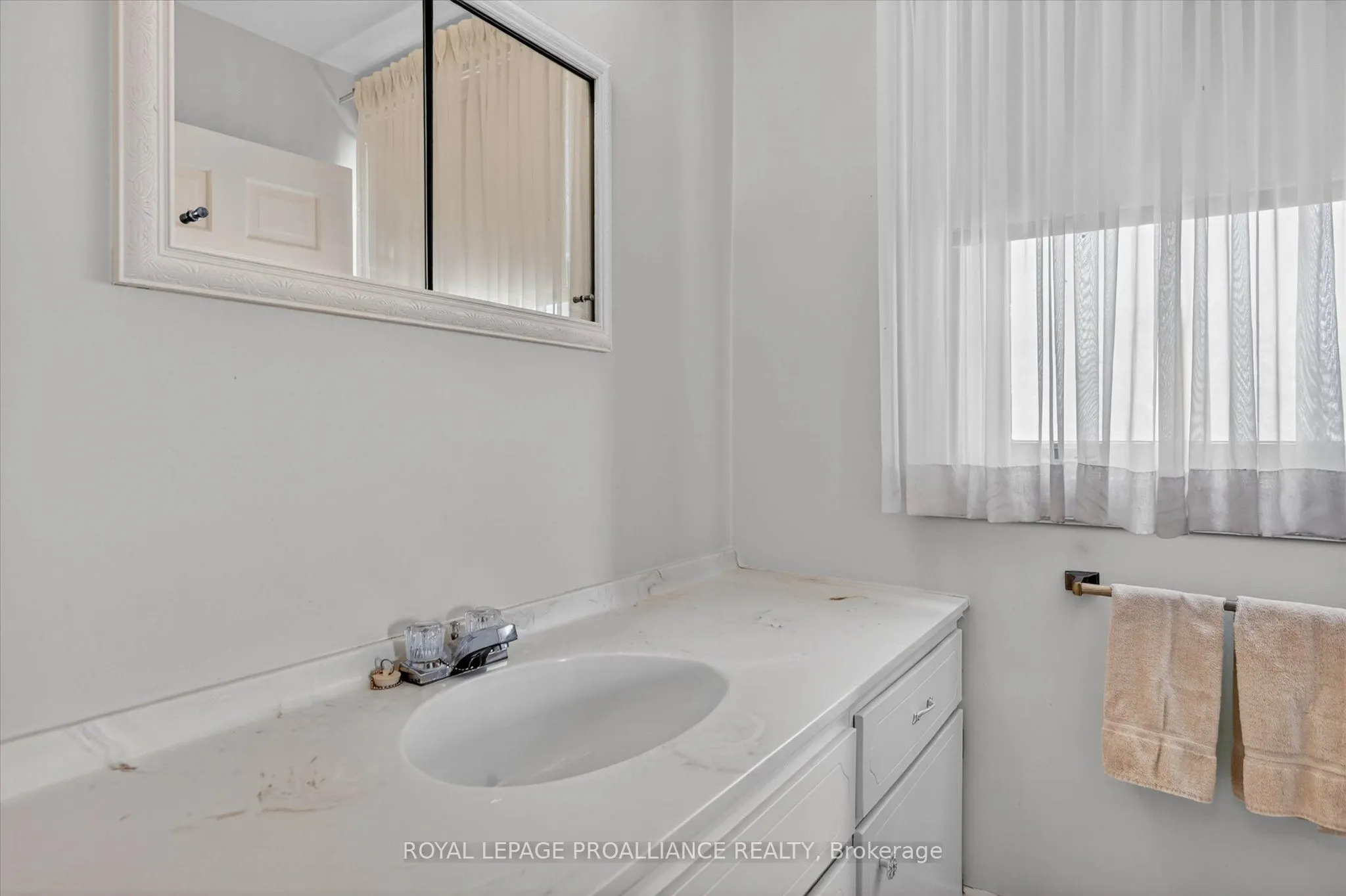 1285 Brealey Drive