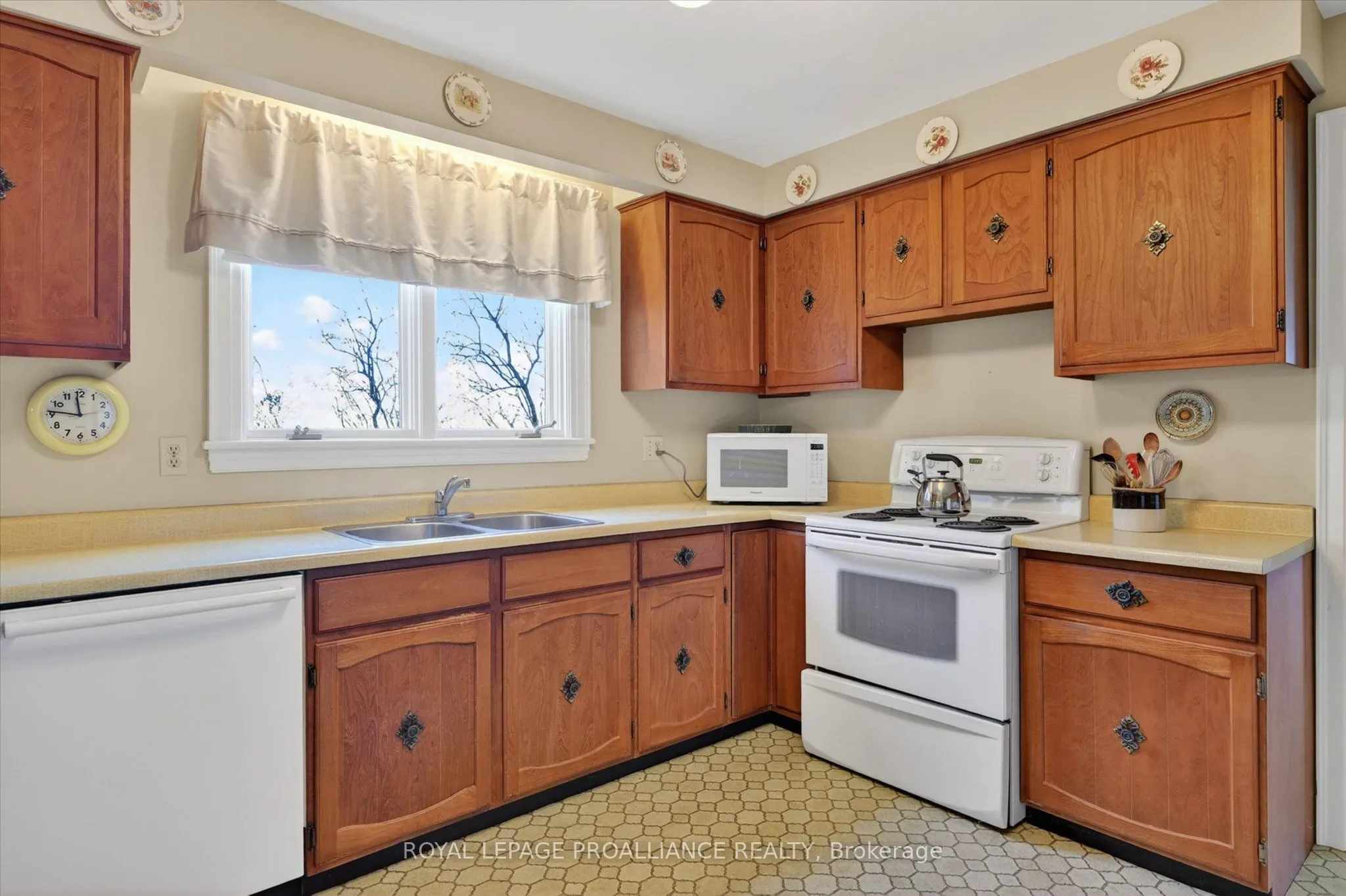 1285 Brealey Drive