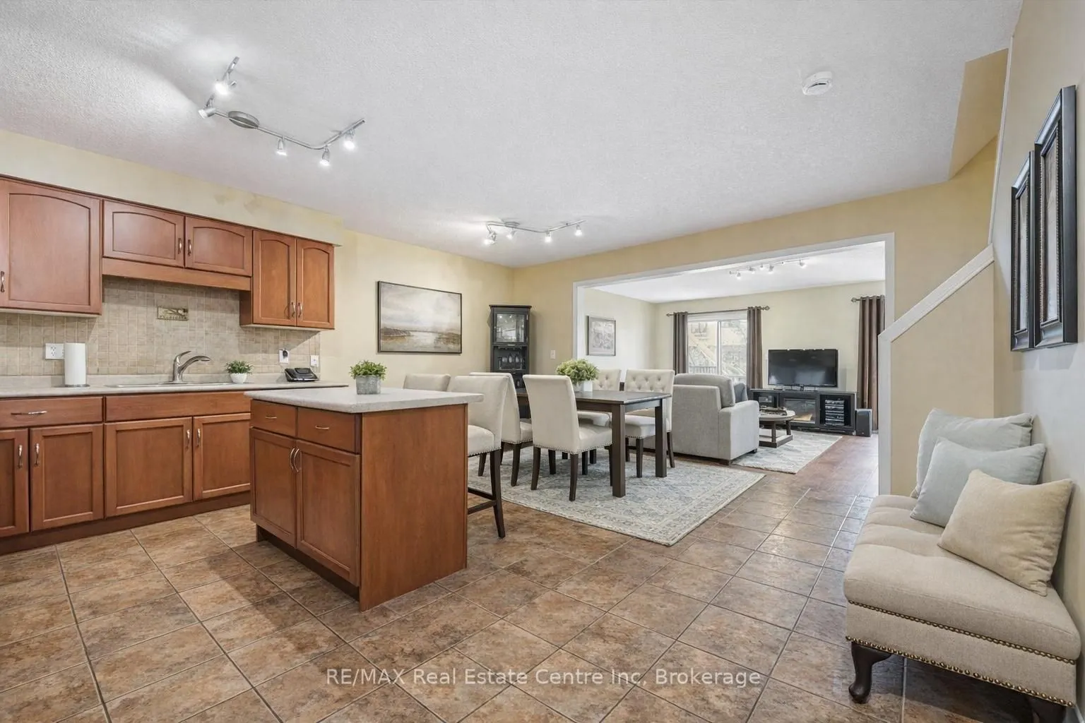 210 DAWN Avenue #38