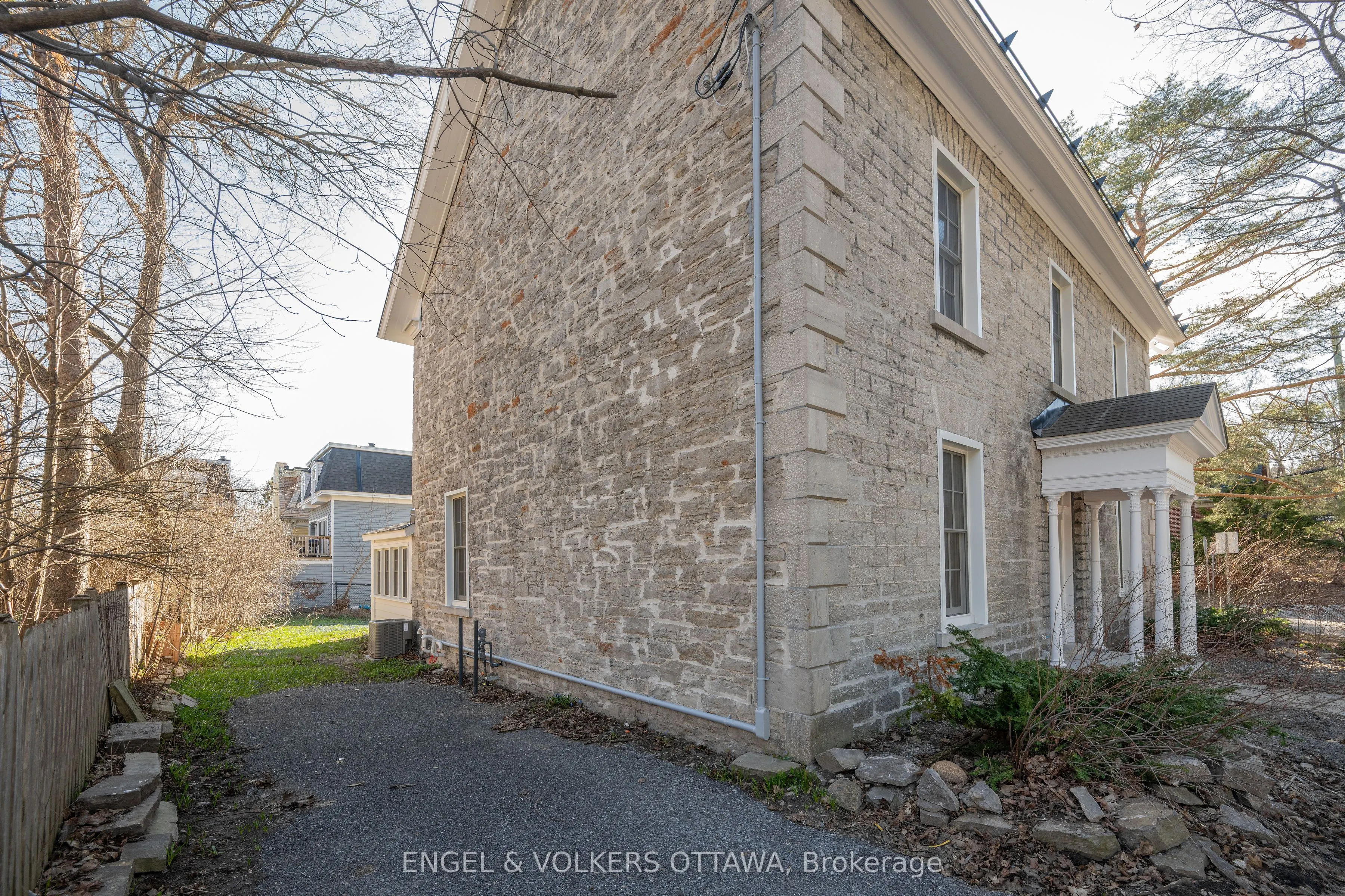 35 MacKay Street