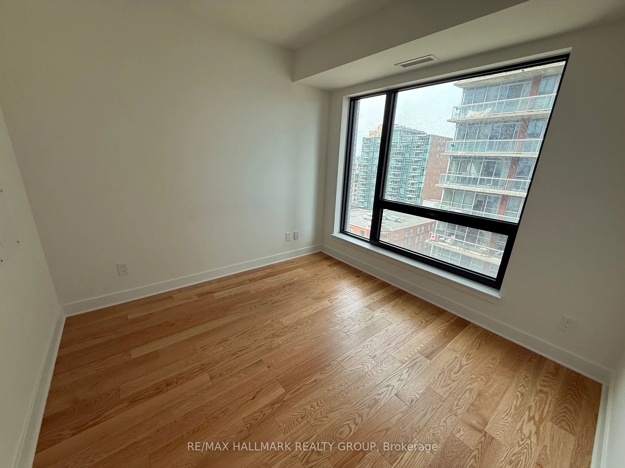 180 George Street #1004