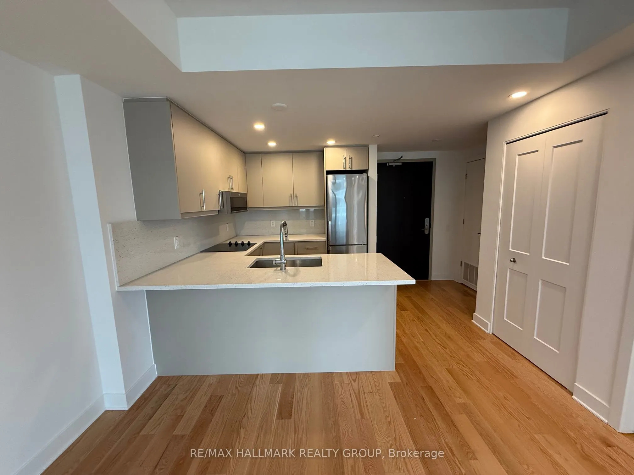 180 George Street #1004