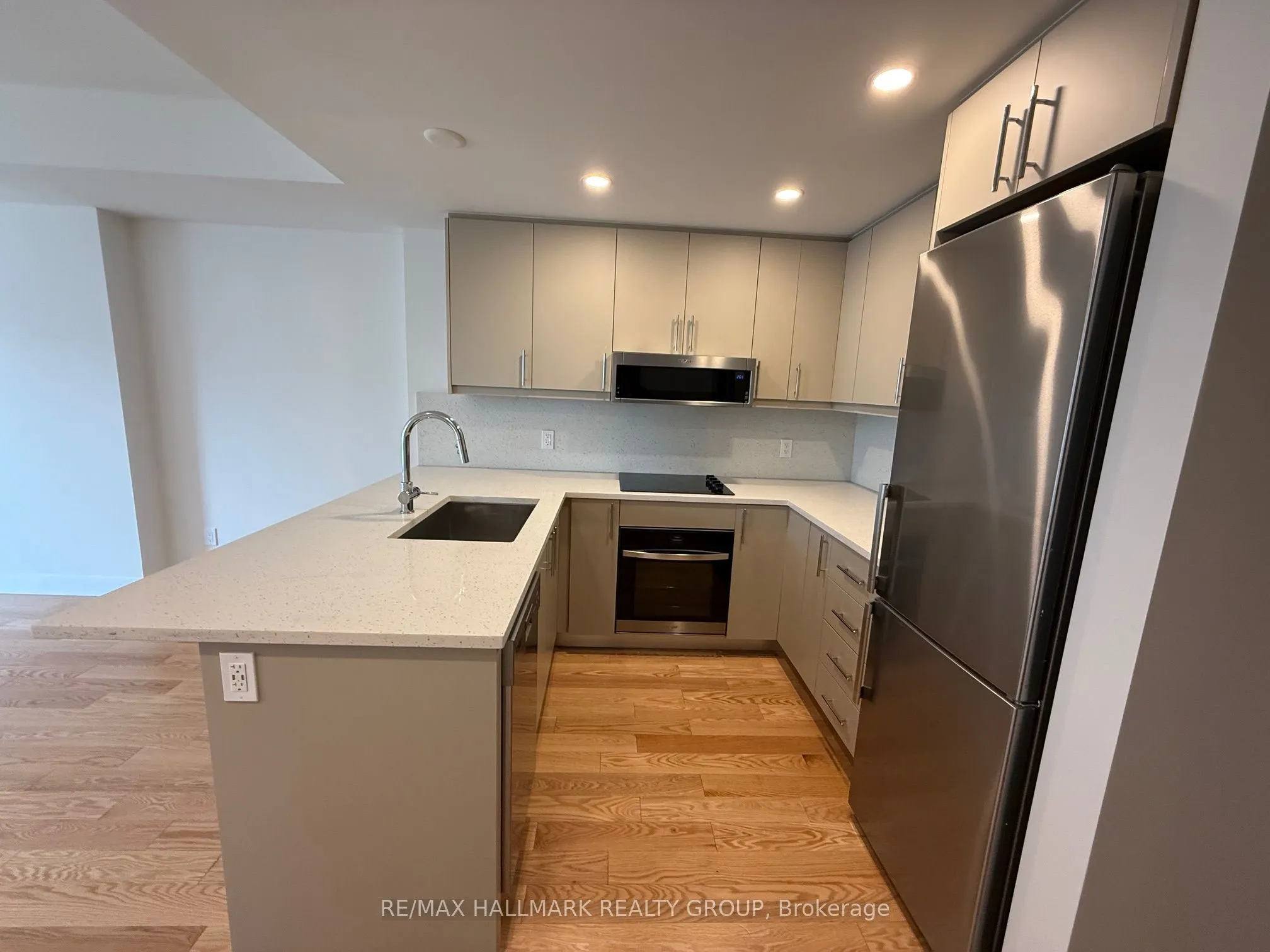 180 George Street #1004