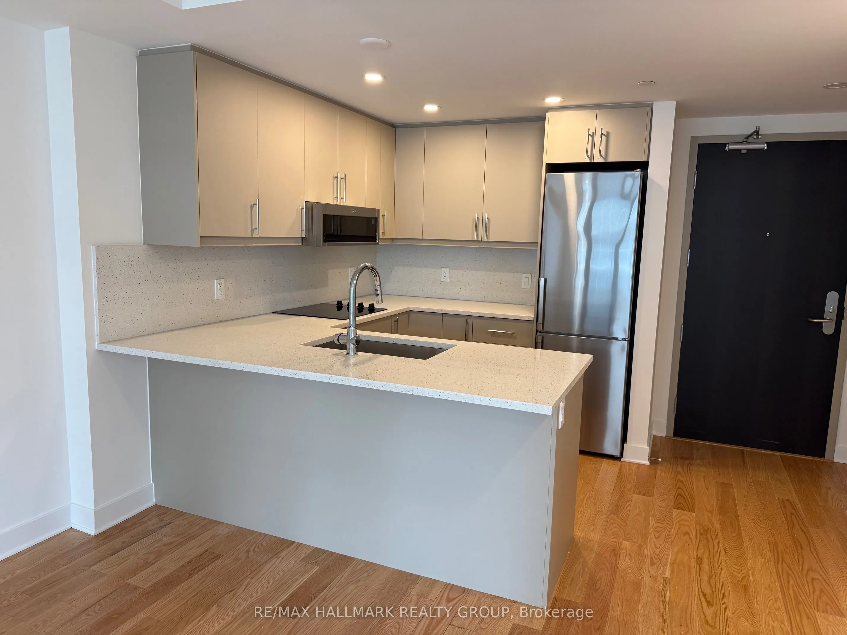 180 George Street #1004