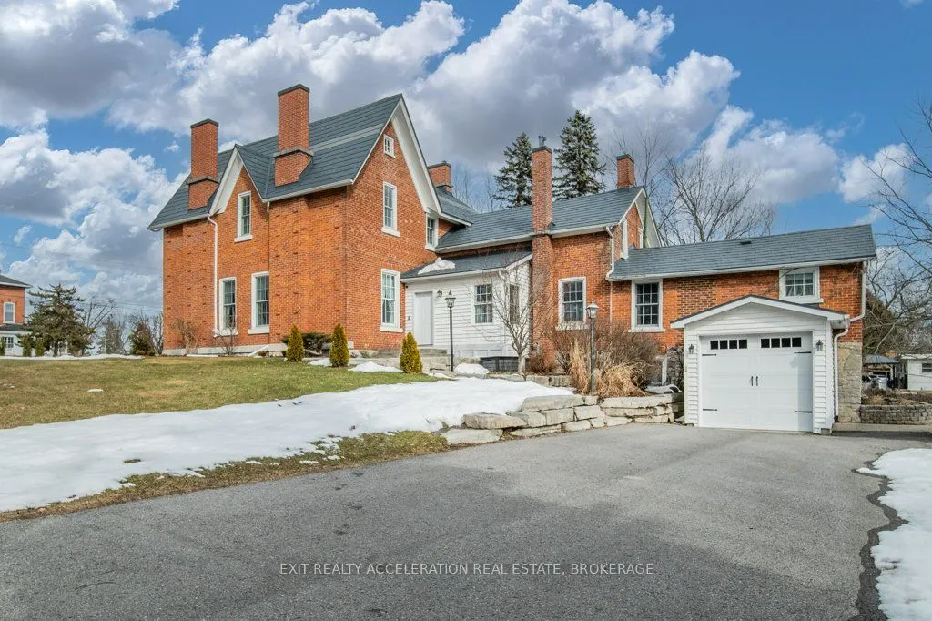 232 Dundas Street W