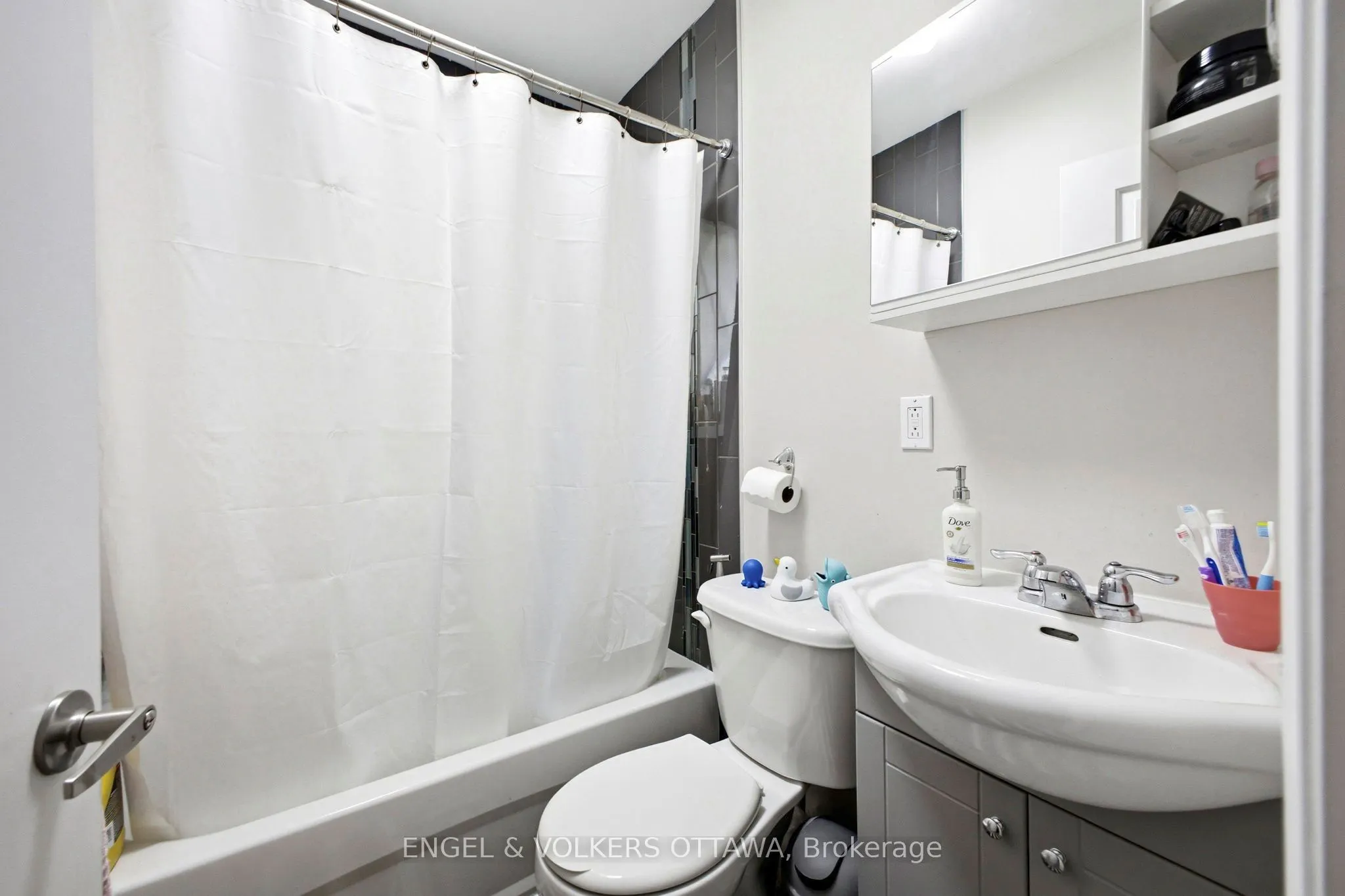 287 St Laurent Boulevard