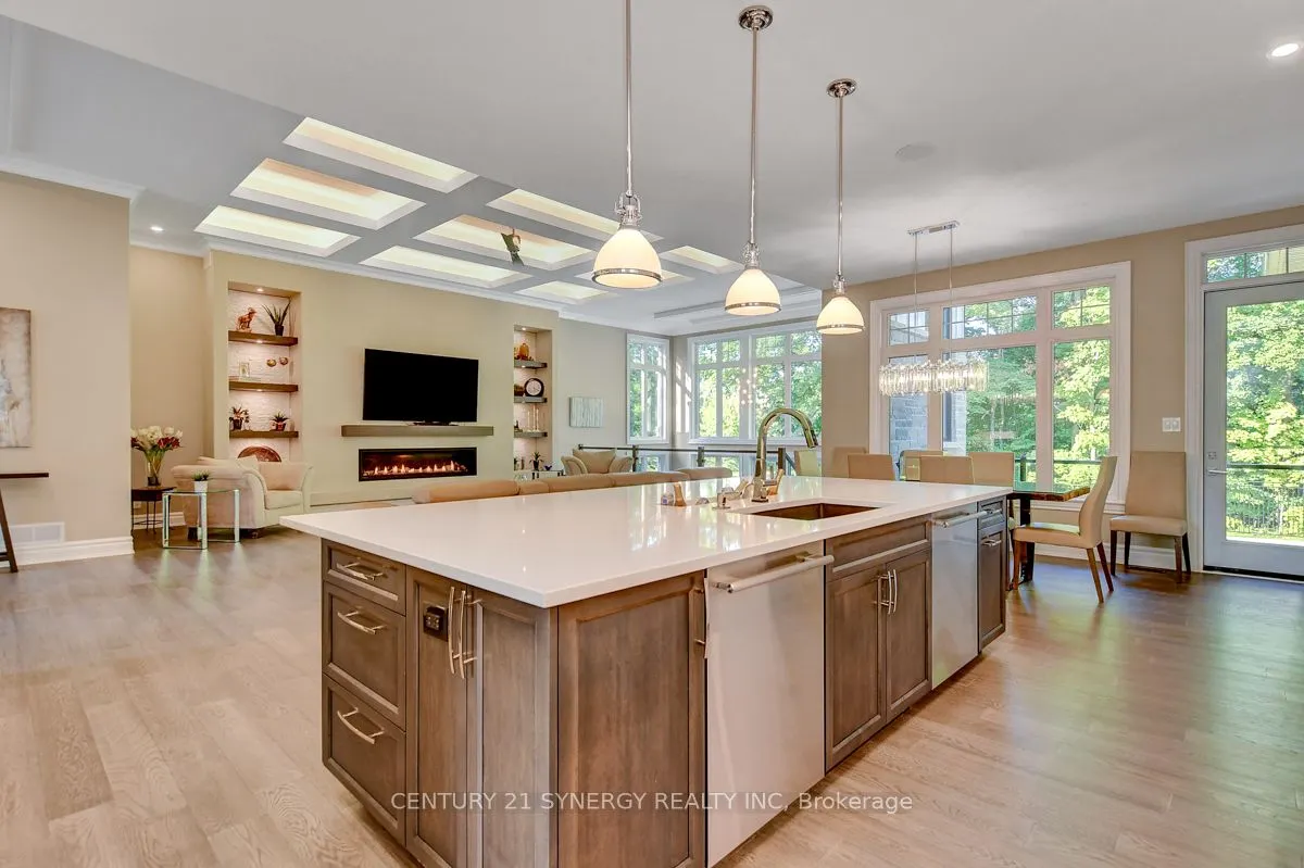 1443 DUCHESS Crescent