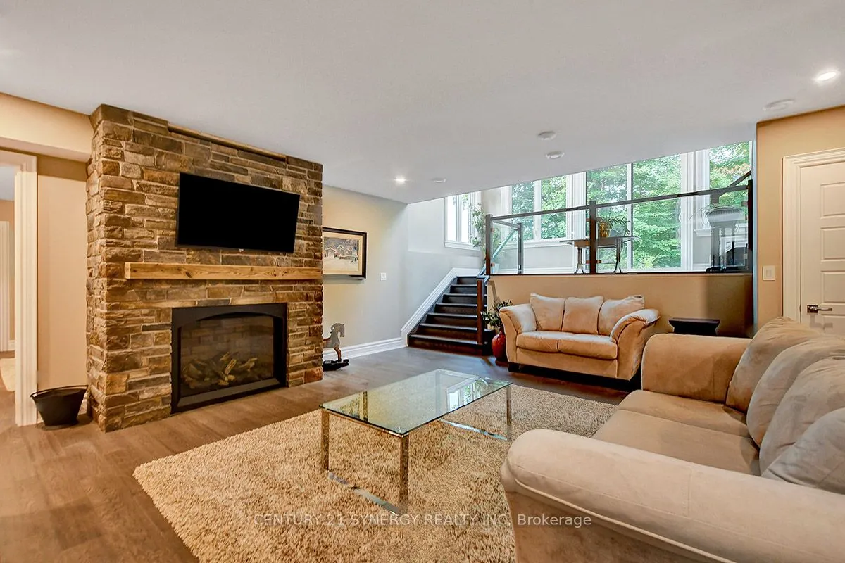 1443 DUCHESS Crescent