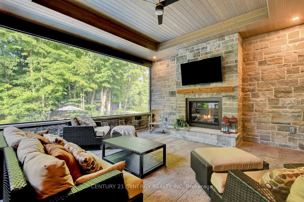 1443 DUCHESS Crescent