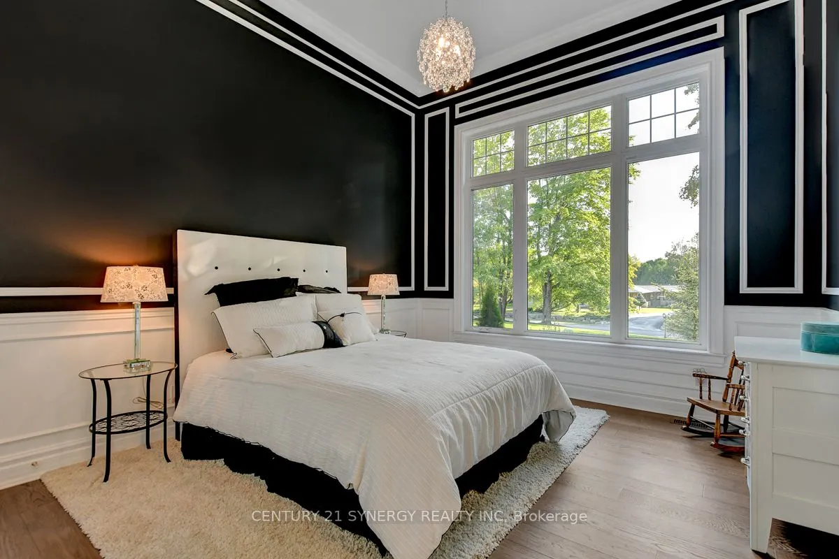 1443 DUCHESS Crescent