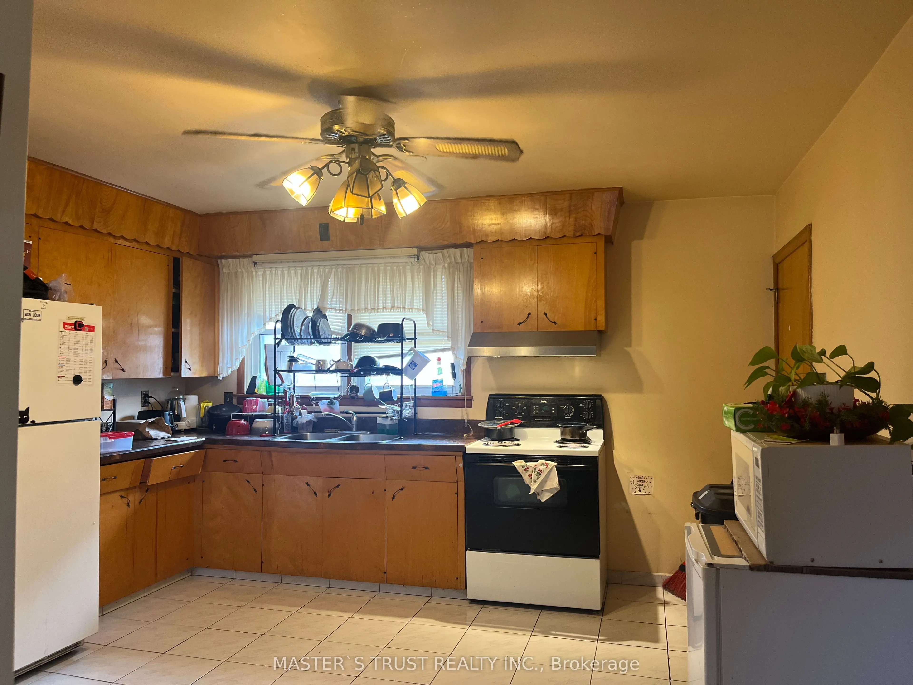 5568 Drummond Road