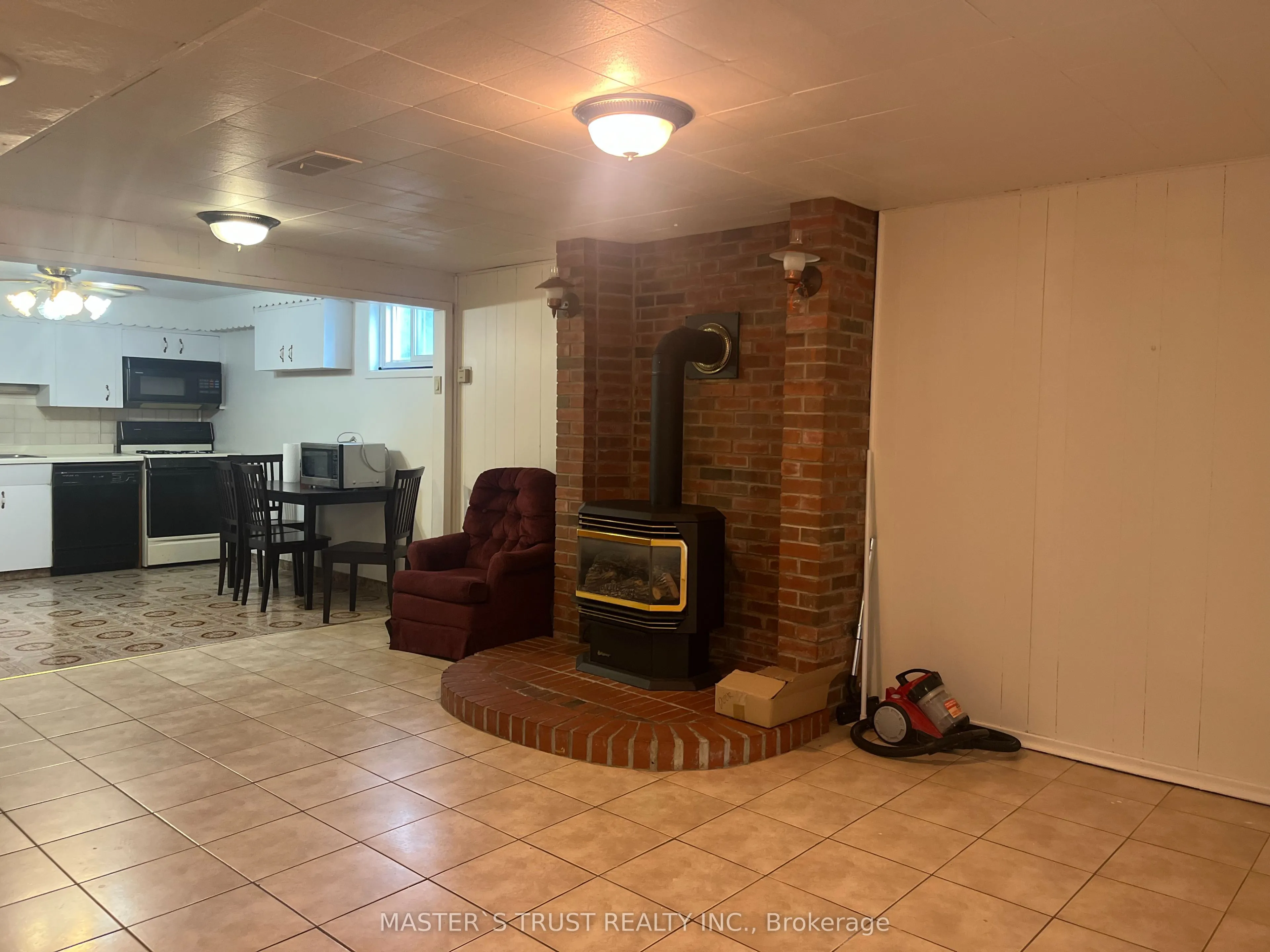5568 Drummond Road