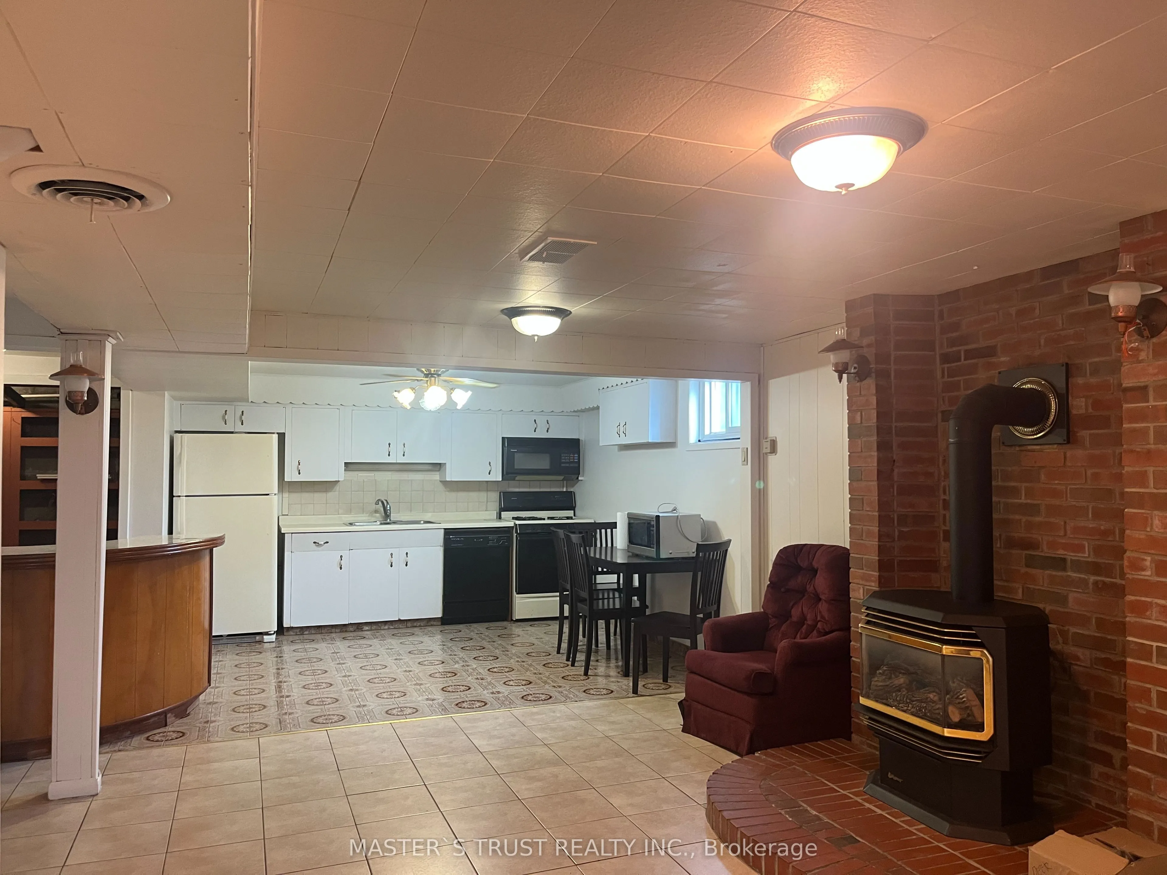 5568 Drummond Road