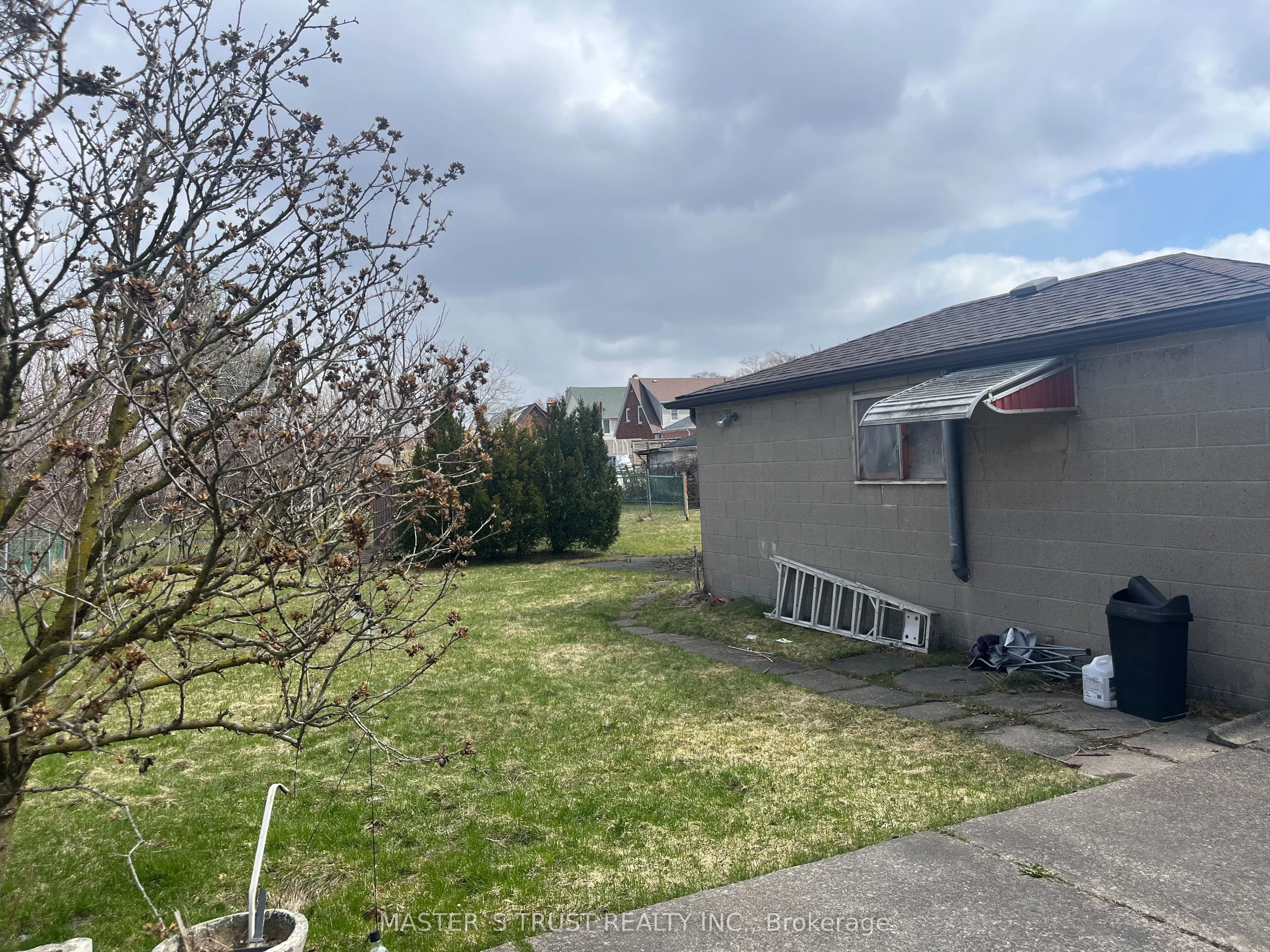 5568 Drummond Road