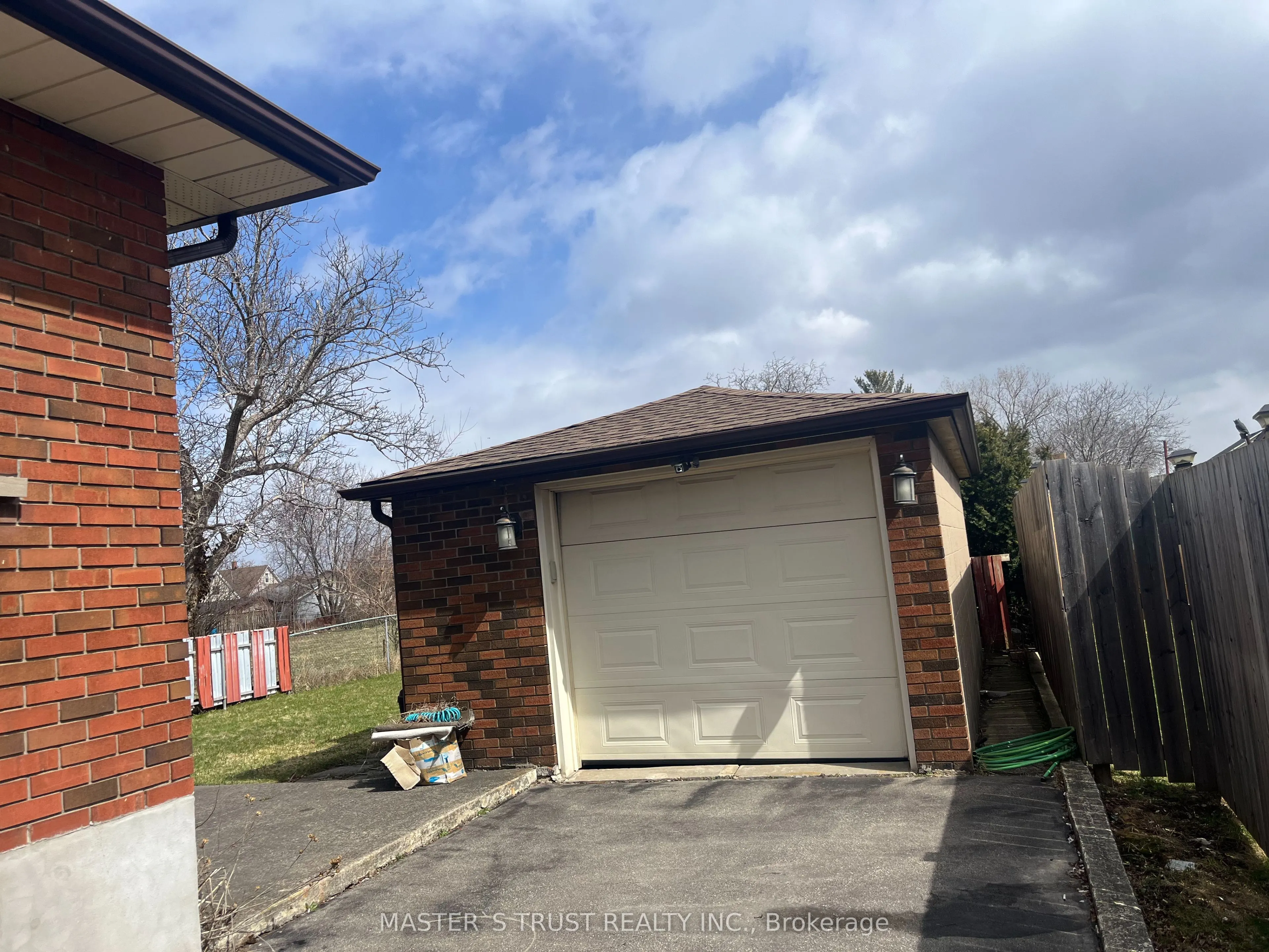 5568 Drummond Road