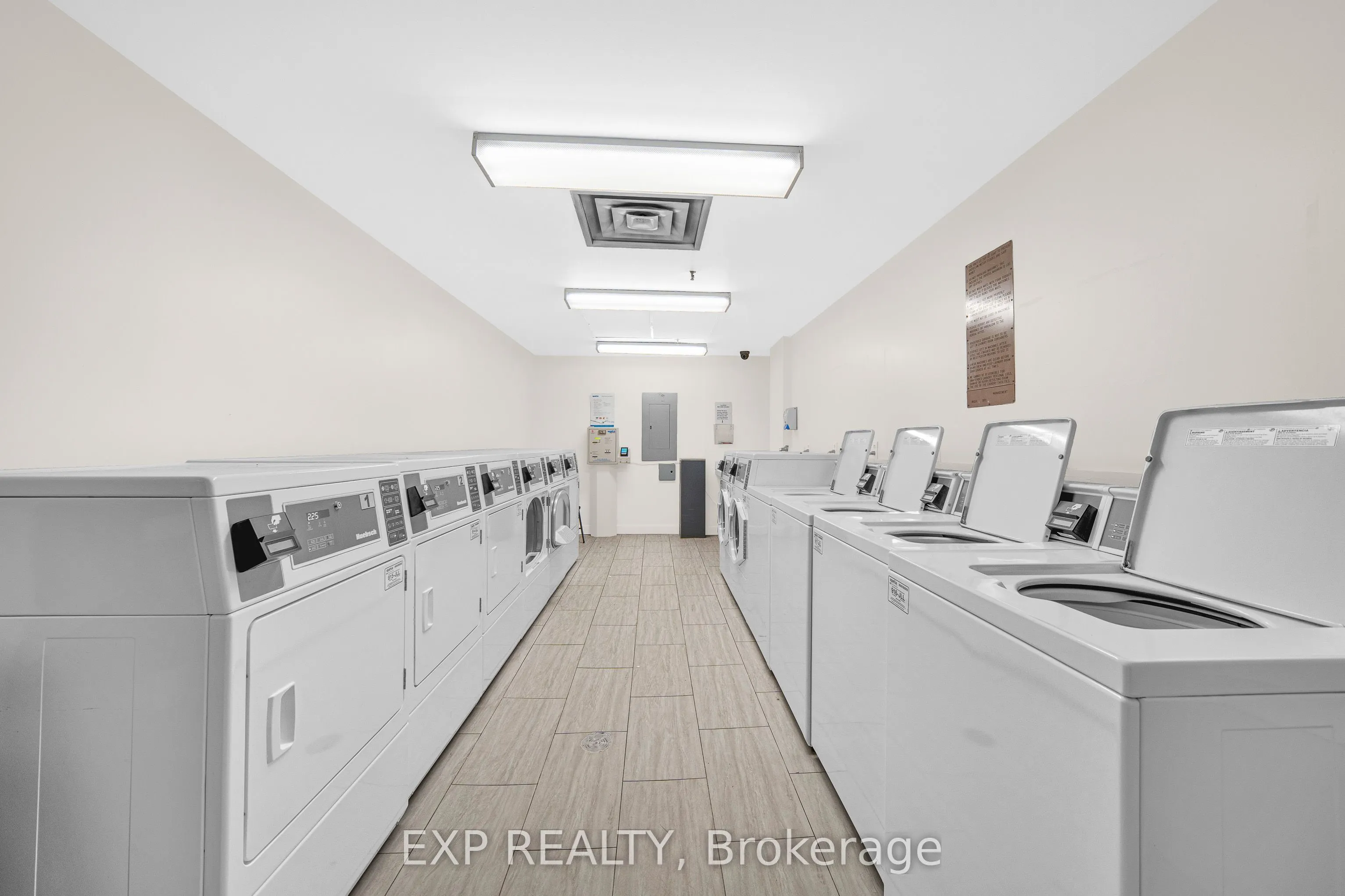 475 Laurier Avenue W #1002