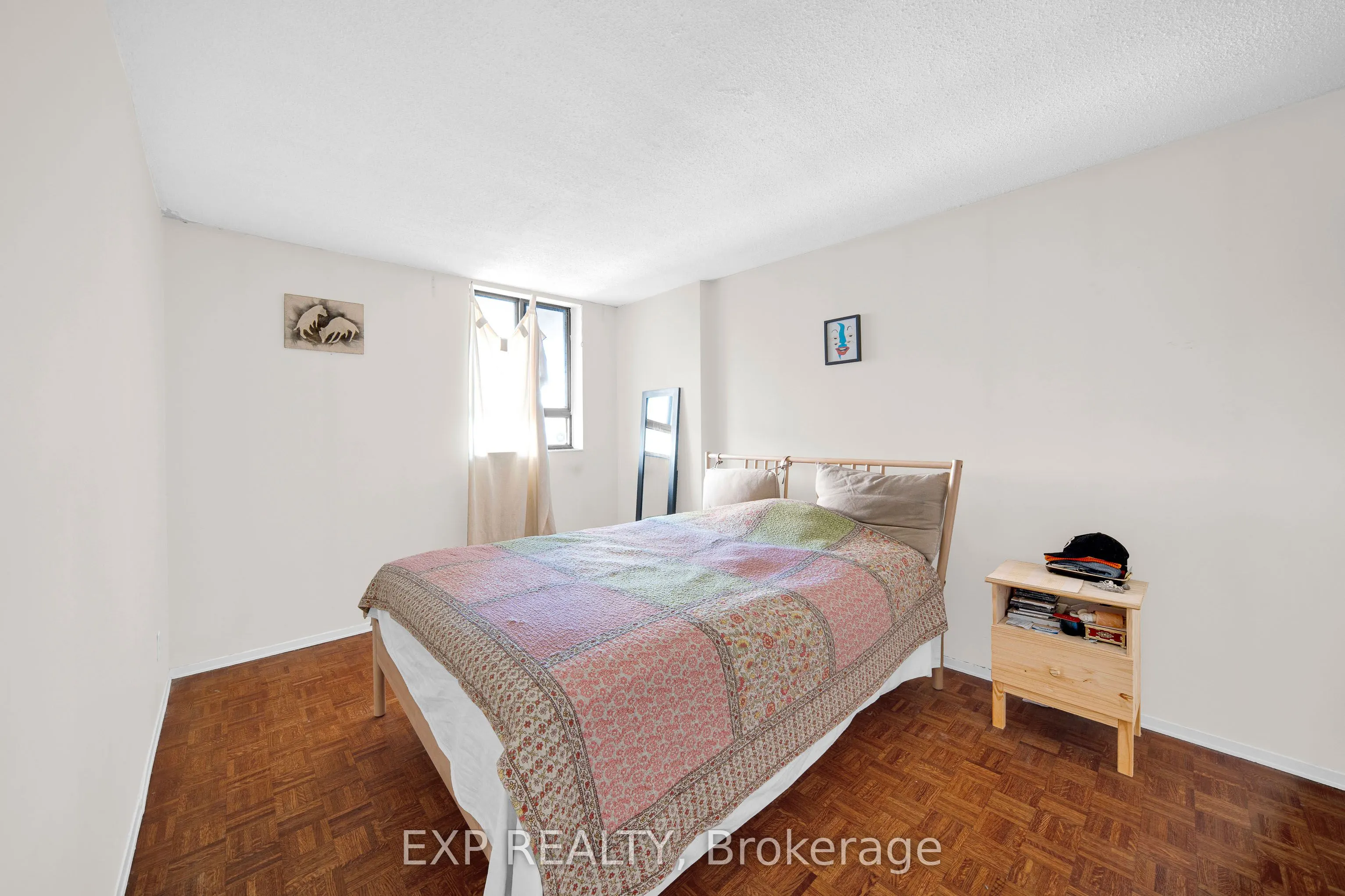 475 Laurier Avenue W #1002