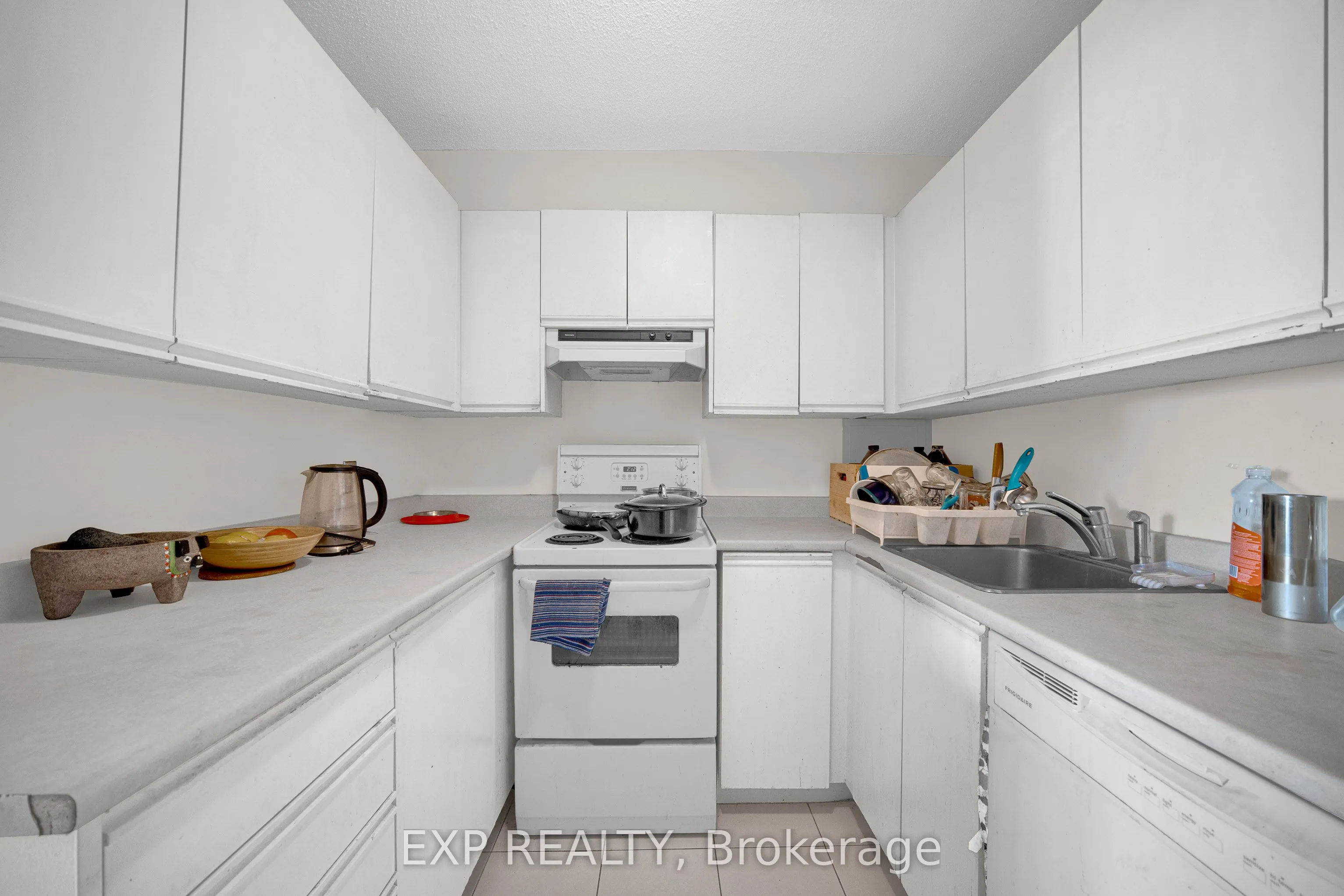 475 Laurier Avenue W #1002
