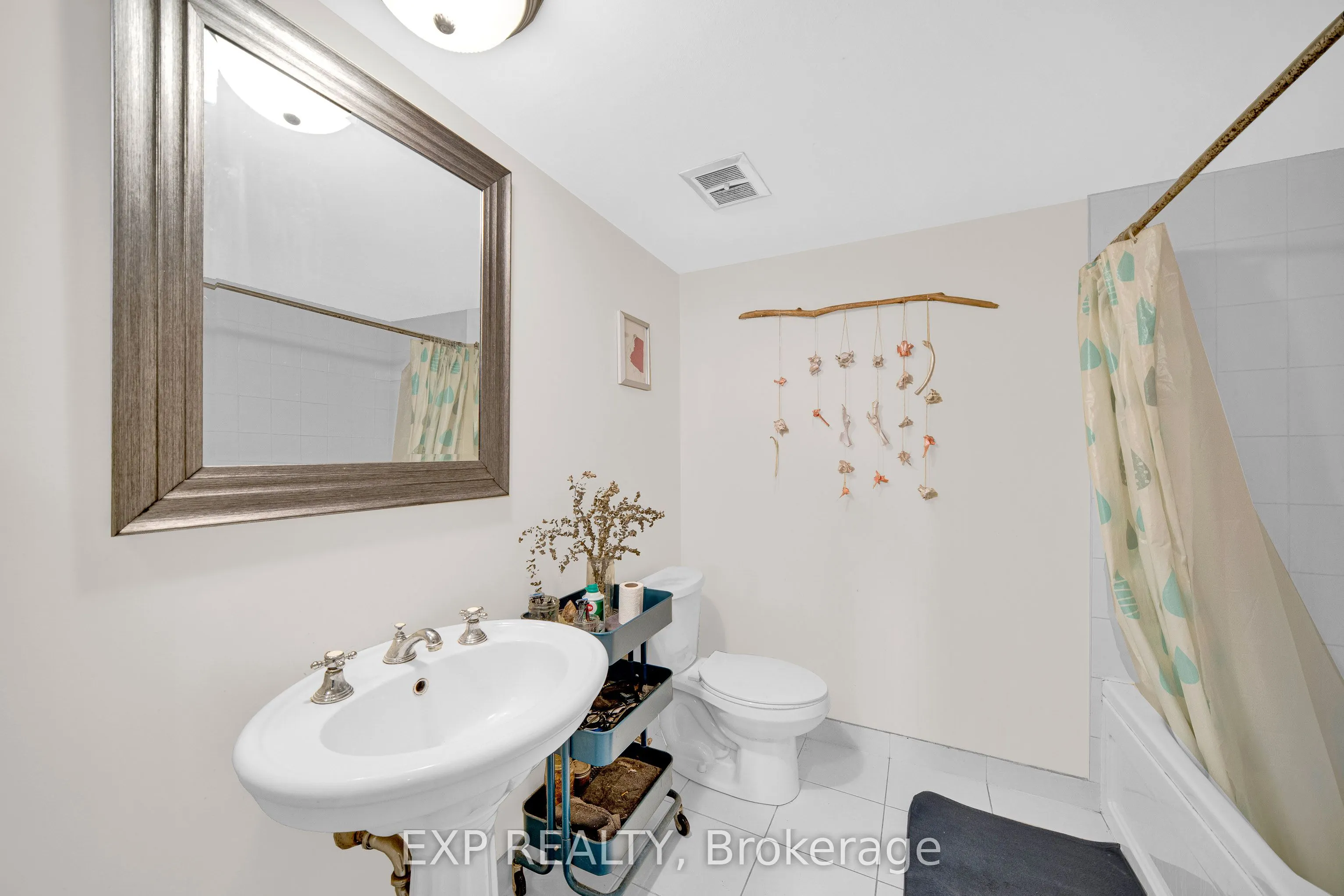 475 Laurier Avenue W #1002