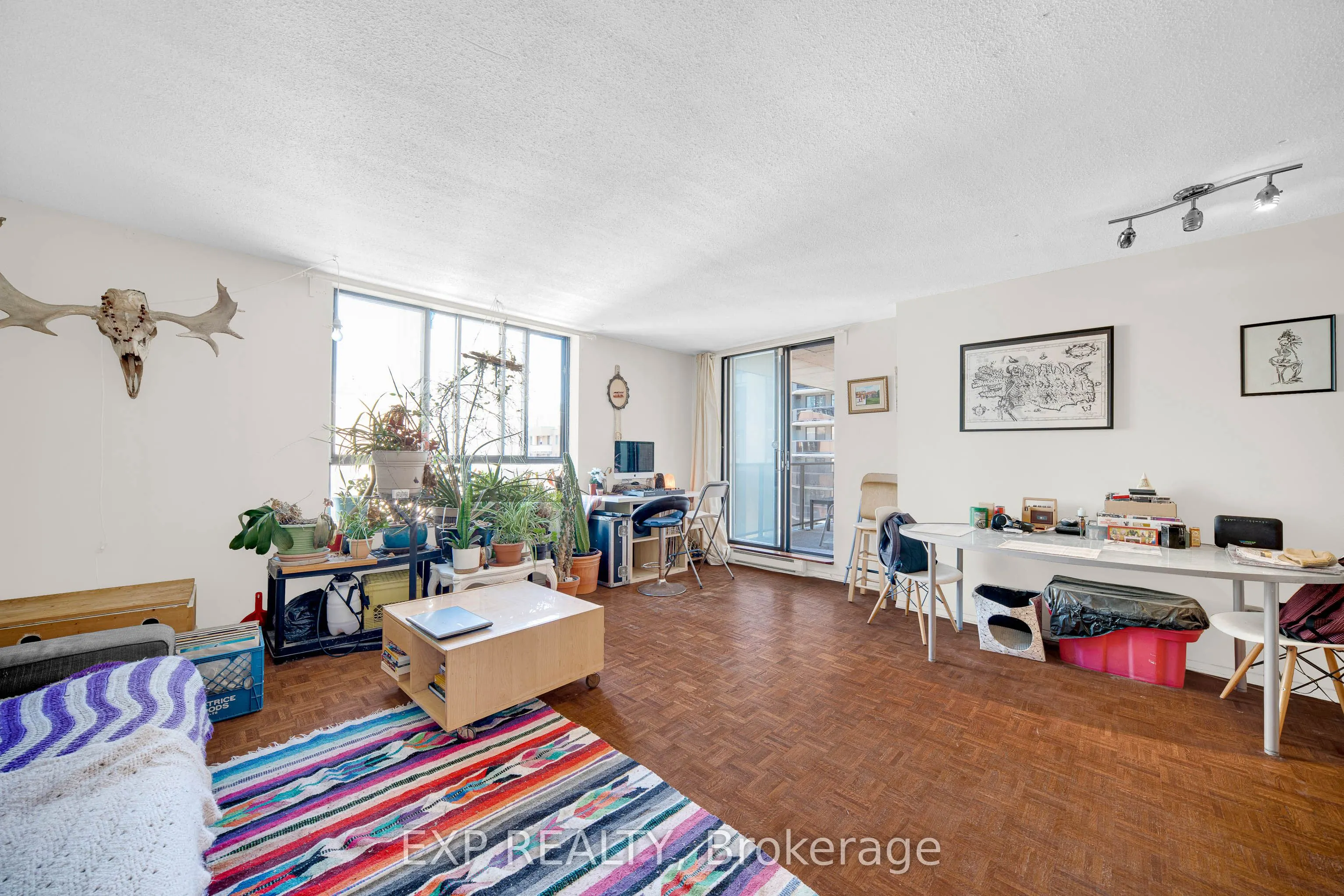 475 Laurier Avenue W #1002