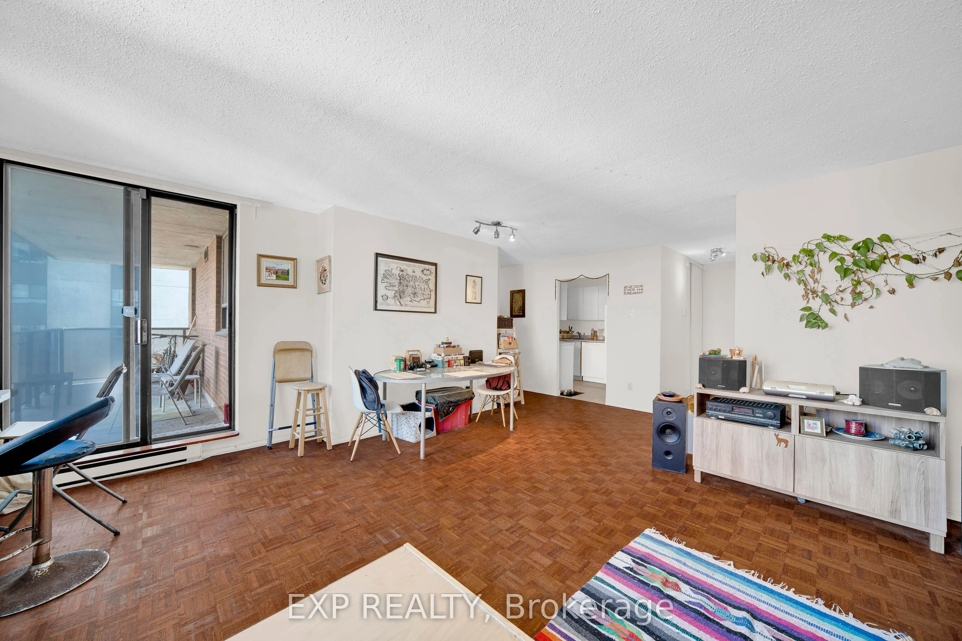 475 Laurier Avenue W #1002