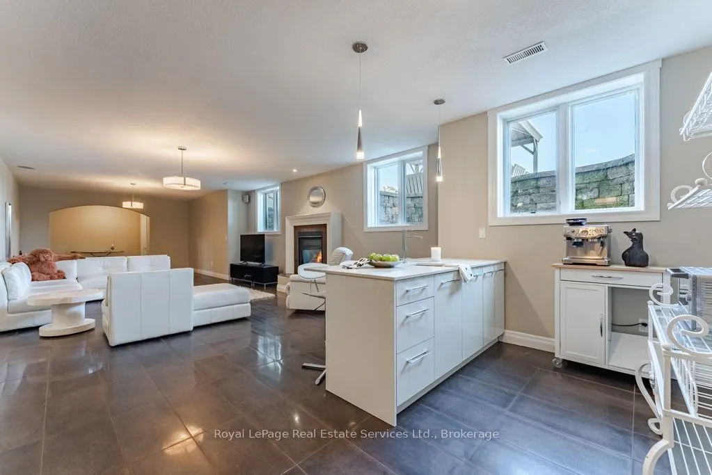 365 Robinson Road