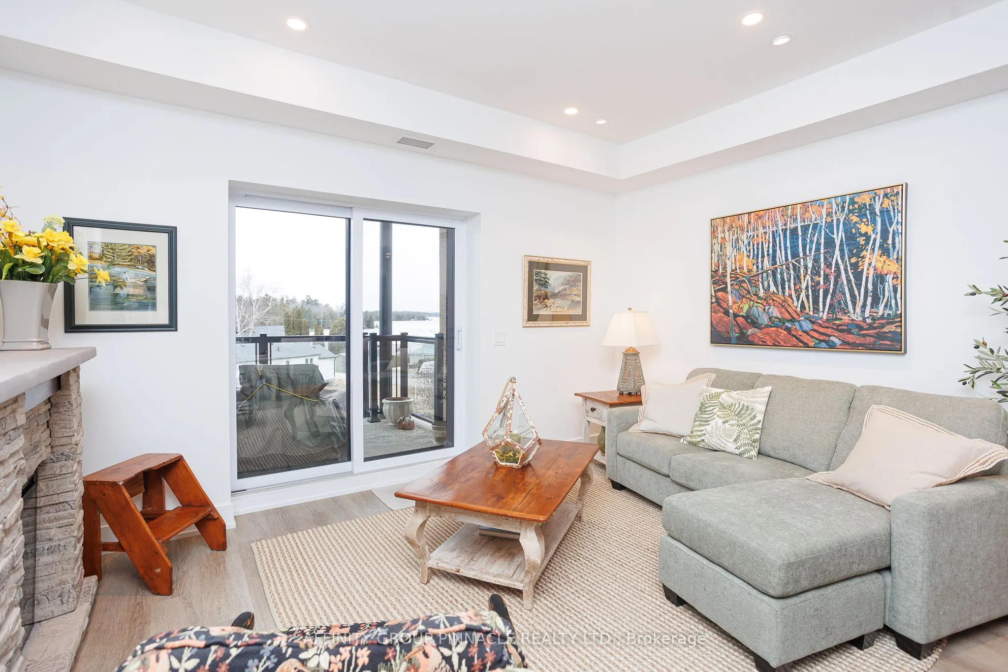 19 A West Street N #302