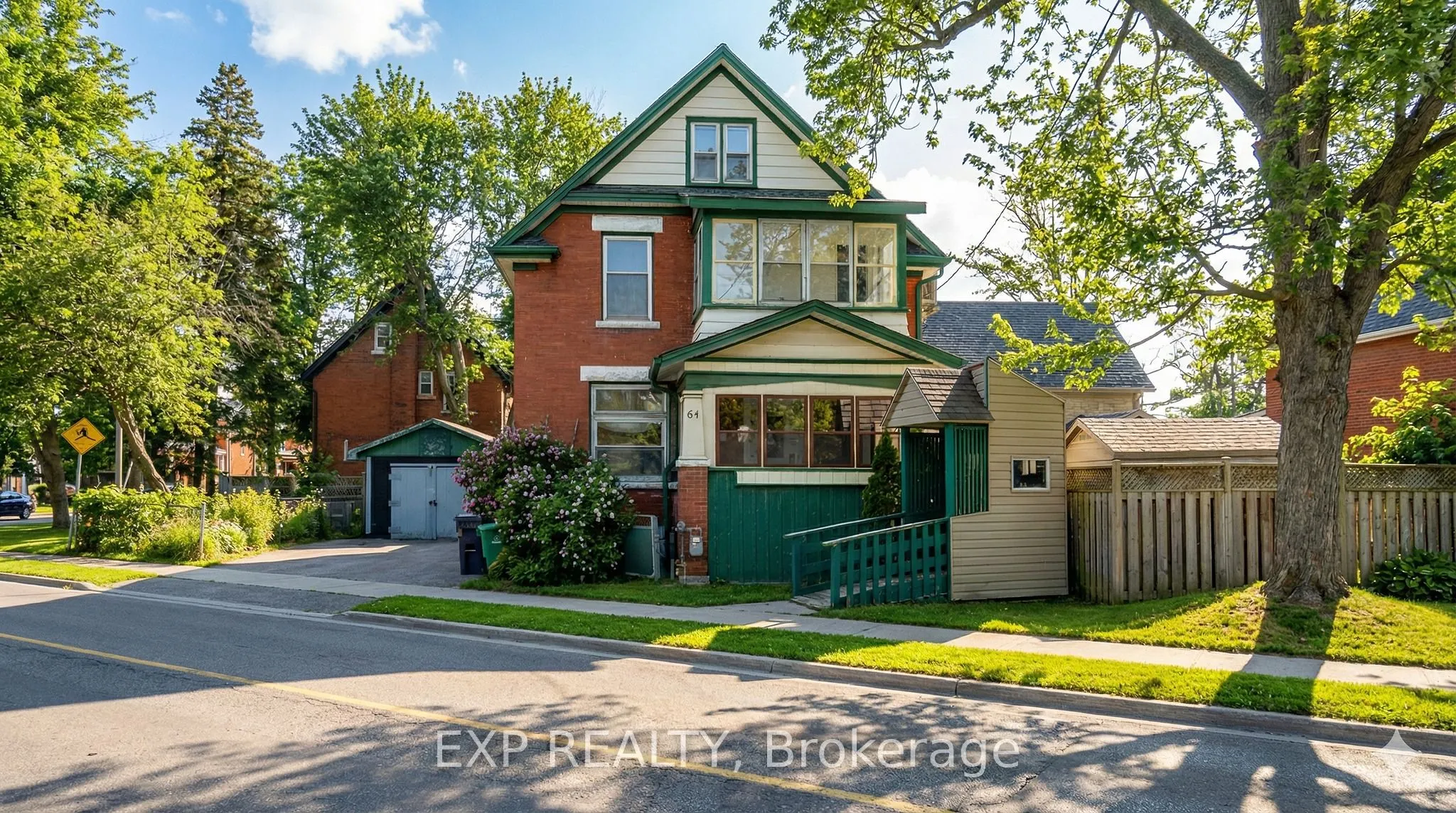 64 Lancaster Street E