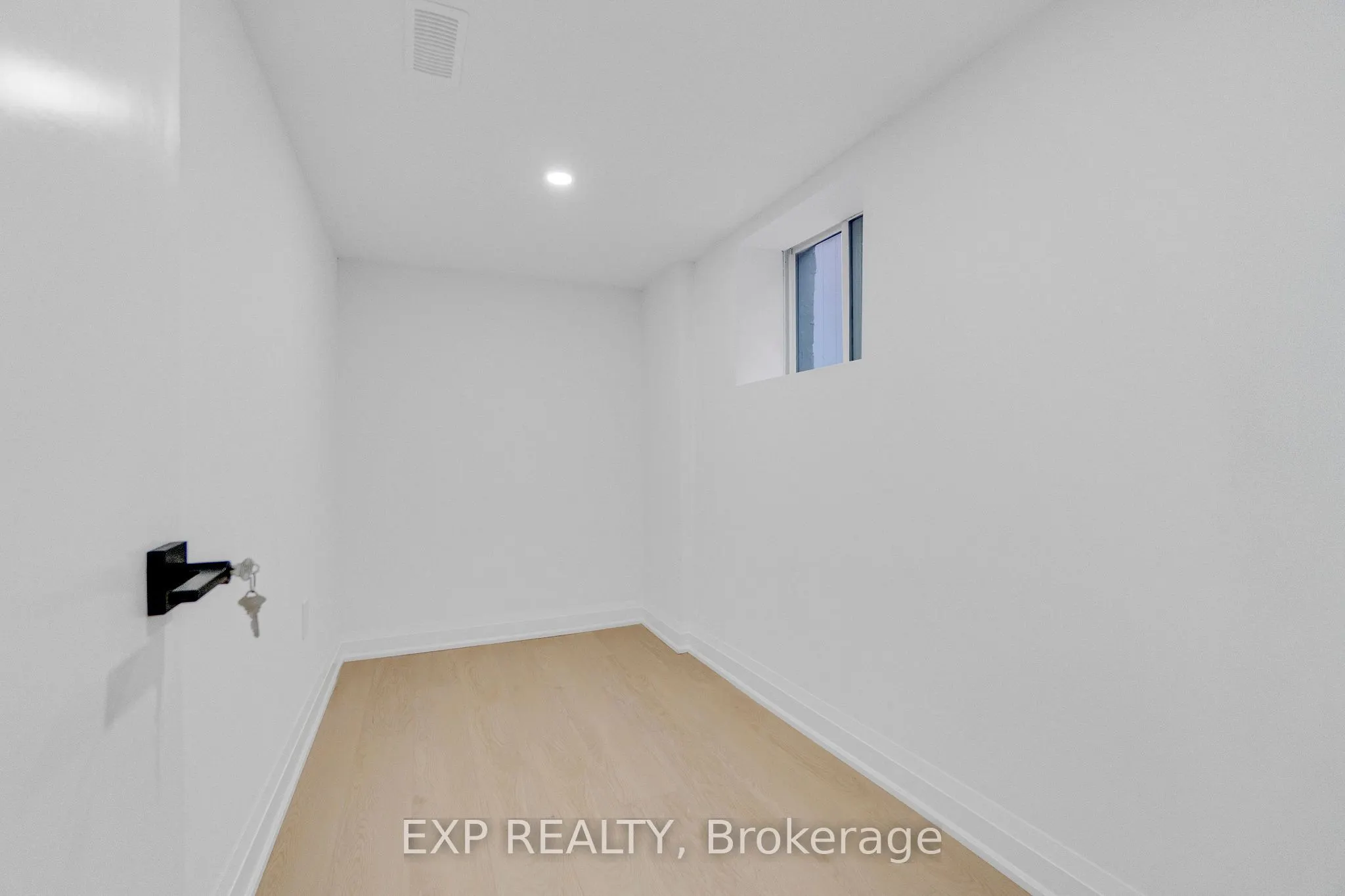 64 Lancaster Street E