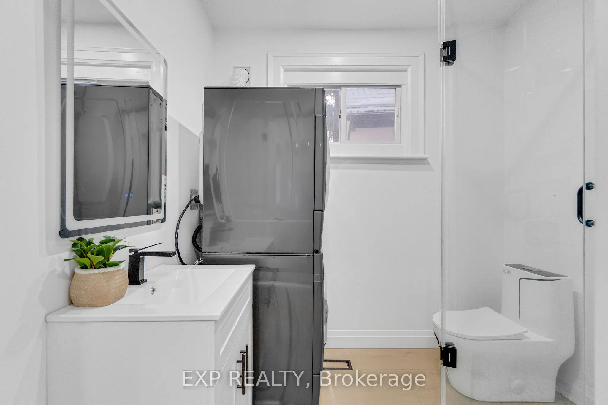 64 Lancaster Street E