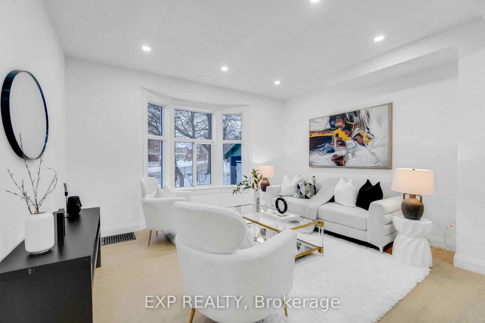 64 Lancaster Street E