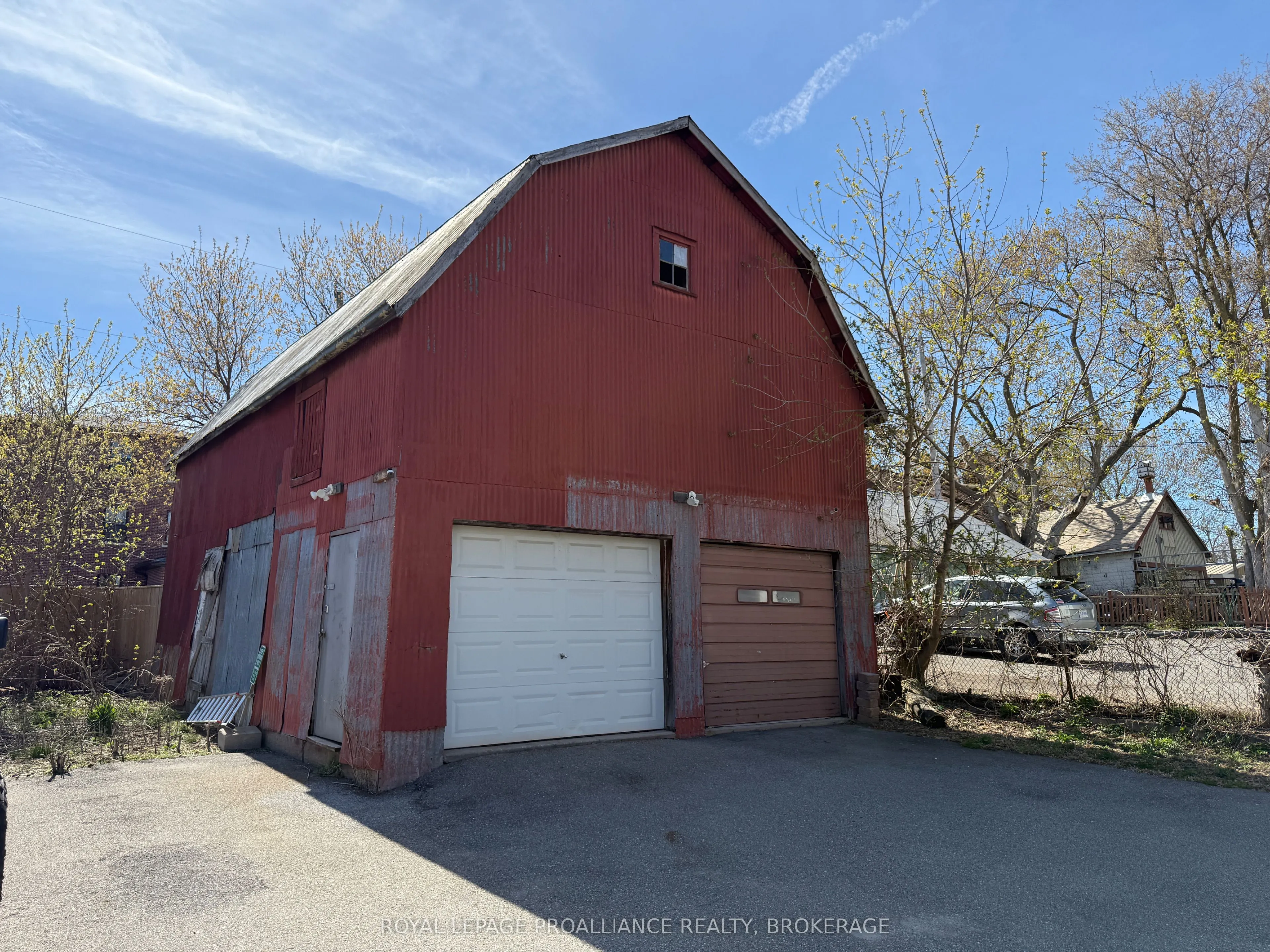 118 East Street E