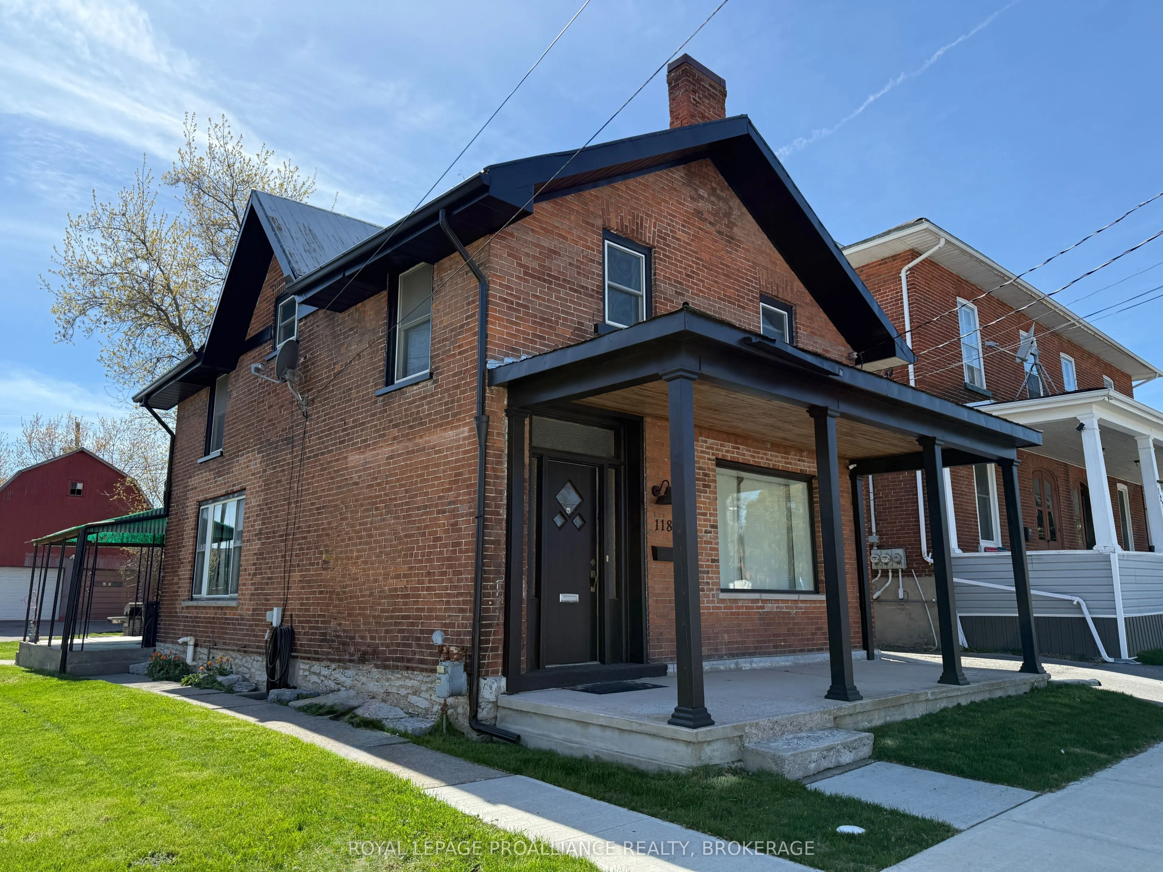 118 East Street E