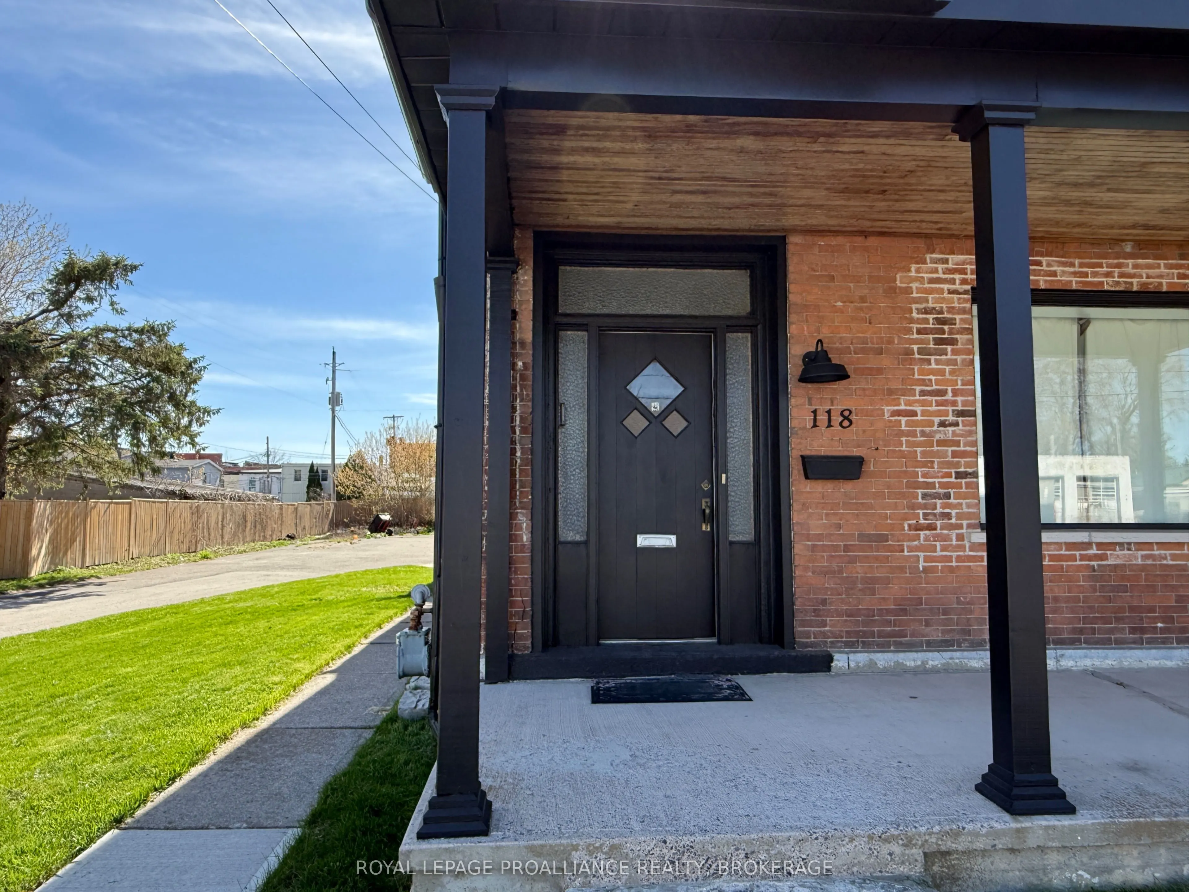 118 East Street E
