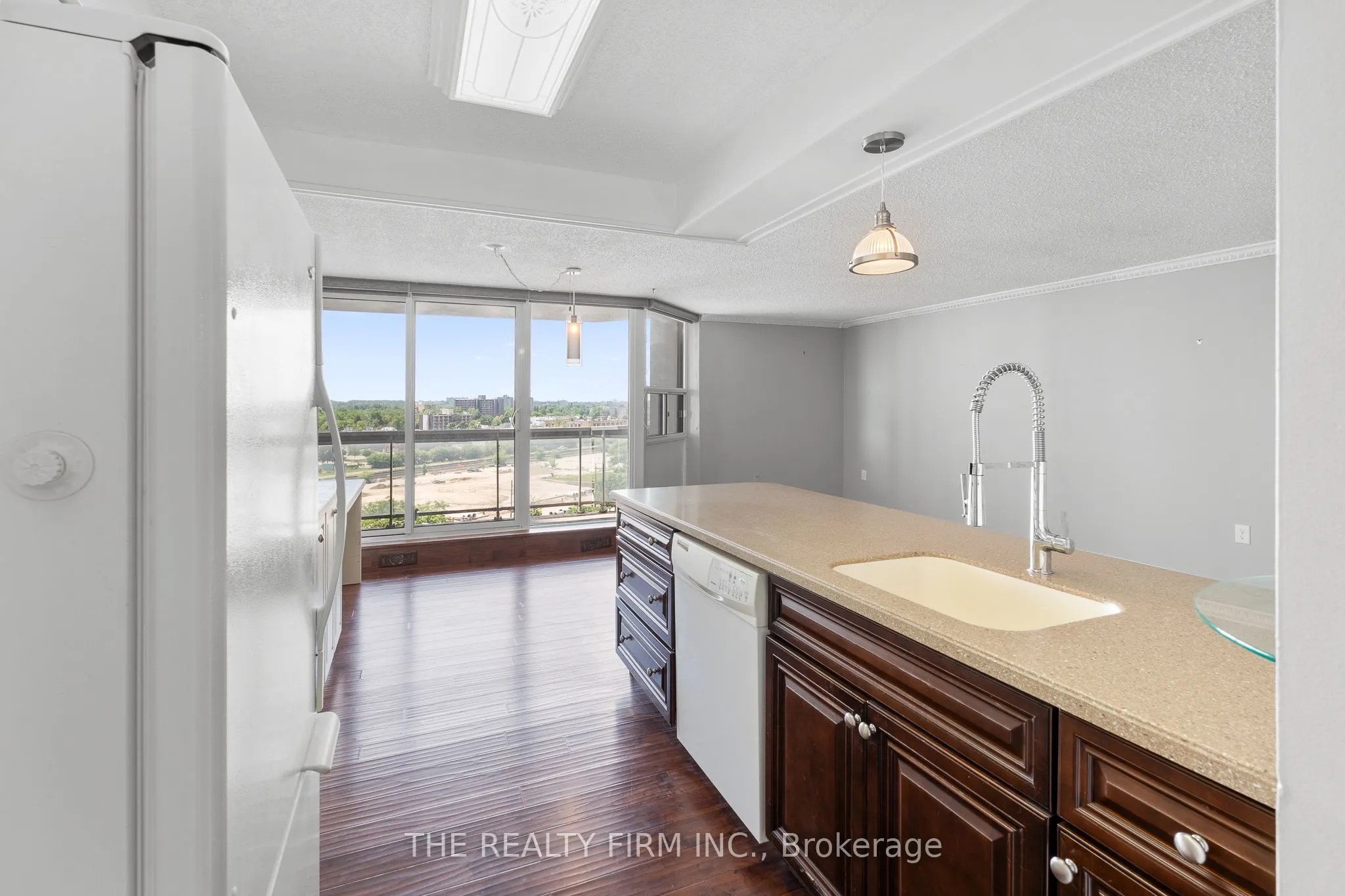 363 Colborne Street #905