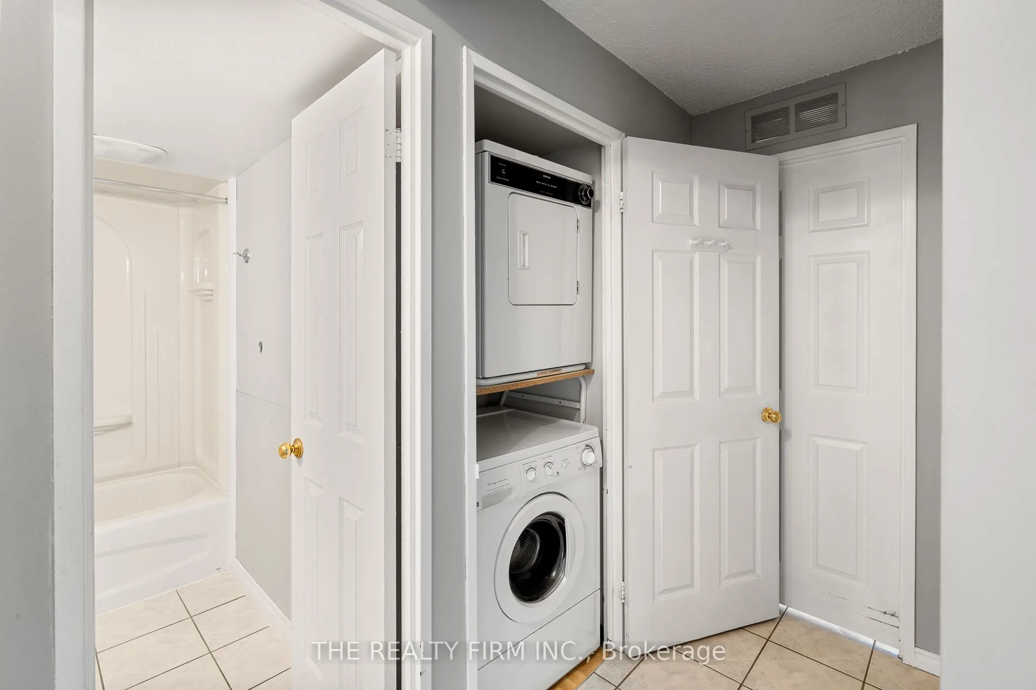 363 Colborne Street #905