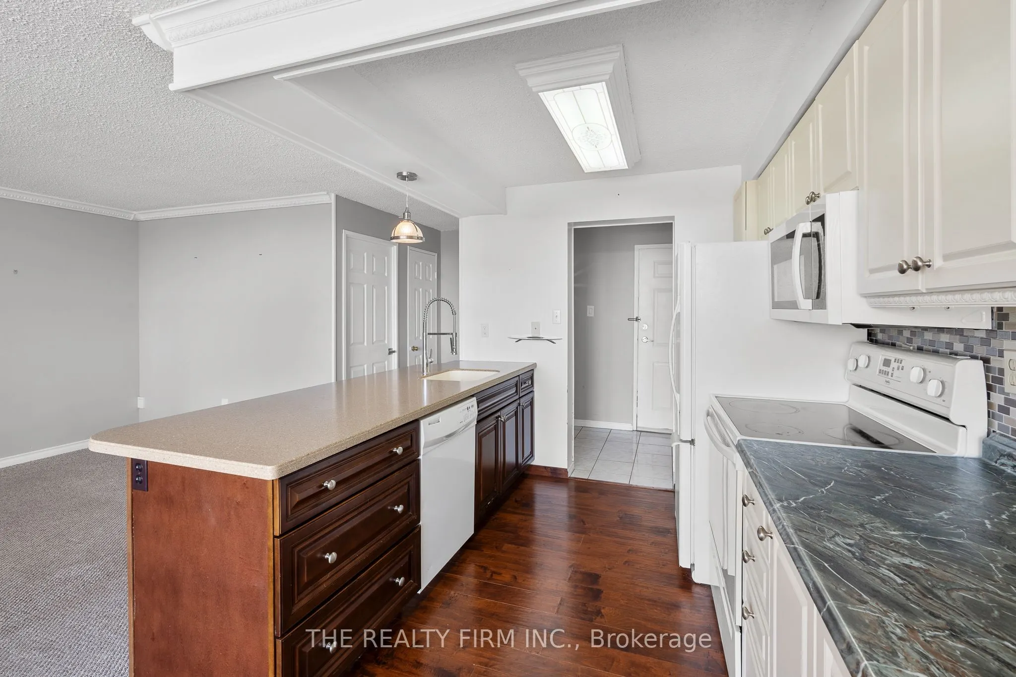 363 Colborne Street #905